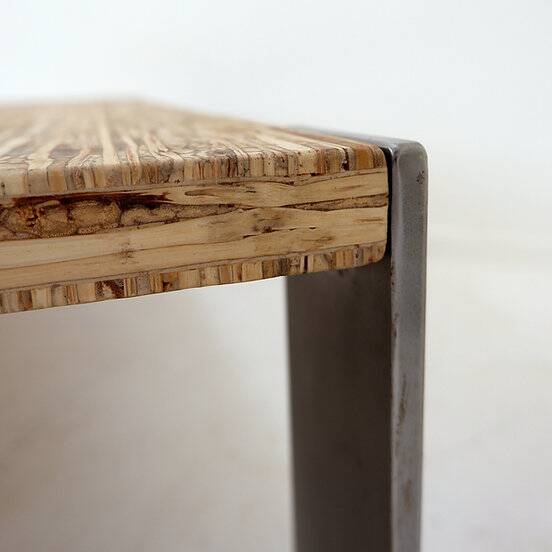 Table basse en métal et sorgho