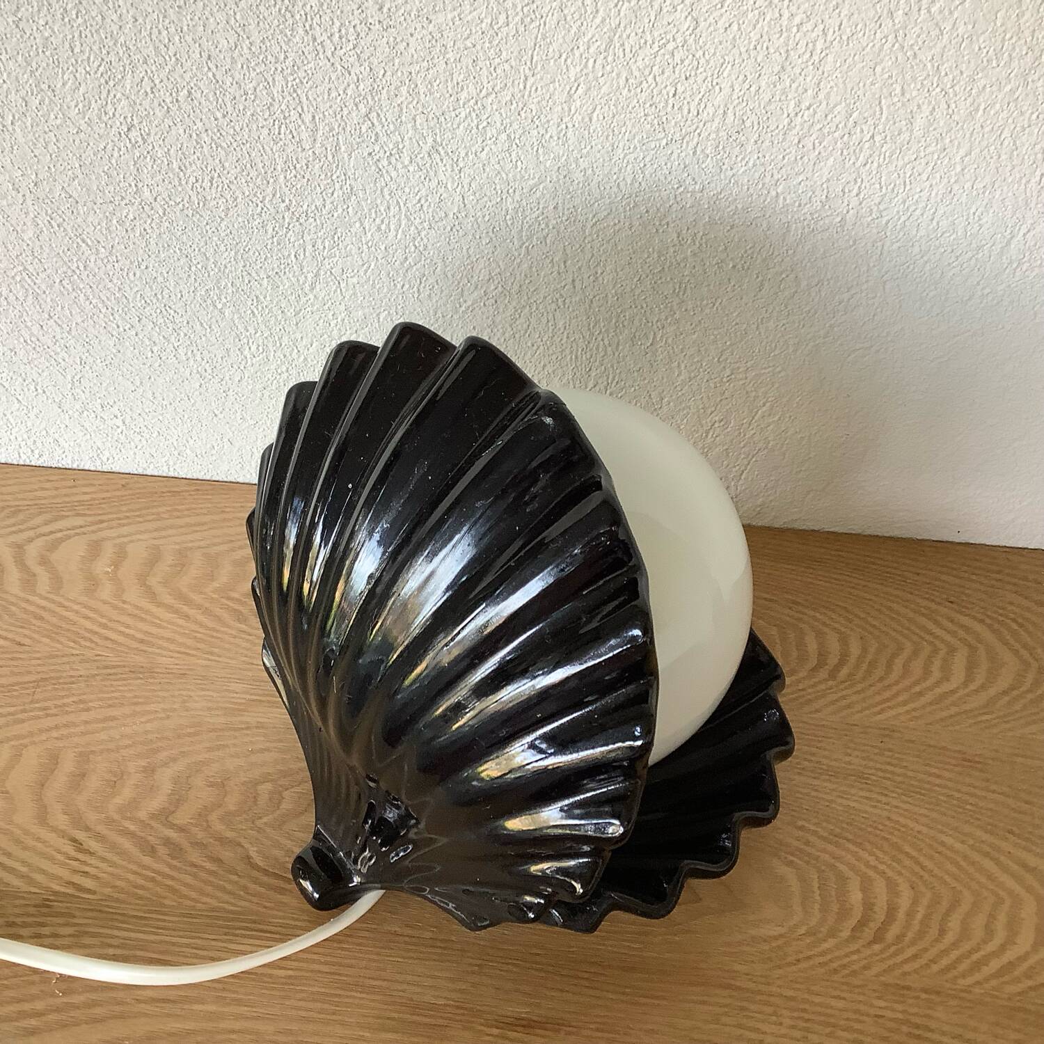 Vintage ceramic shell lamp with opaline globe