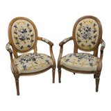 Pair medallions Louis XVI