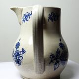 Fine earthenware pitcher with blue decoration, attributed to Saint-Uze, 19th century.