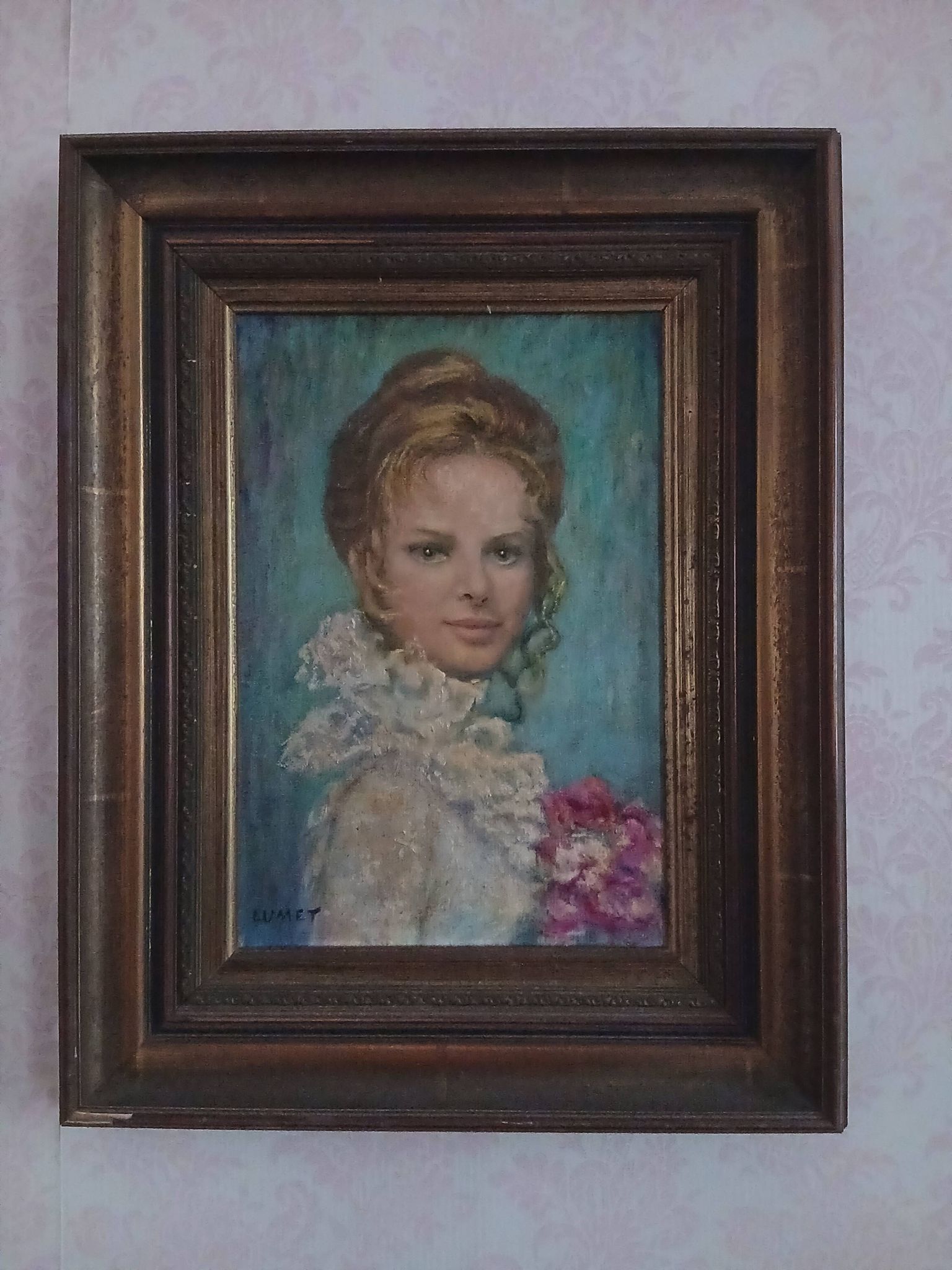 Tableau from the 20th century signed, depicting a woman with a bouquet.
