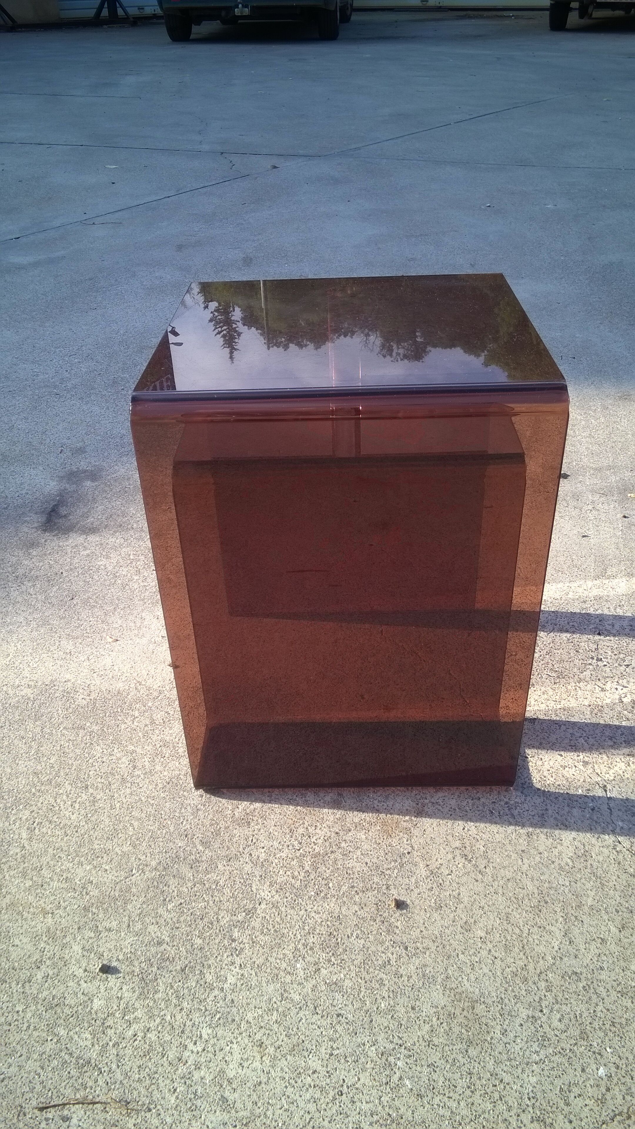 Smoked altuglas sofa tip