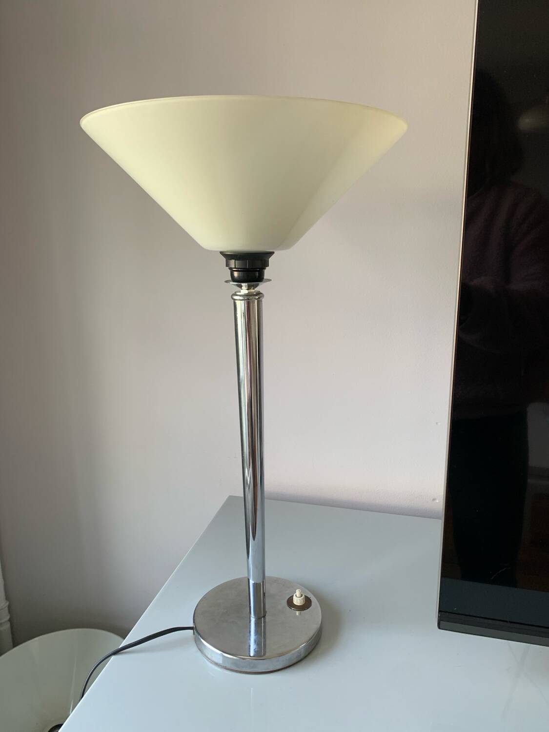 Art deco white opaline chrome lamp