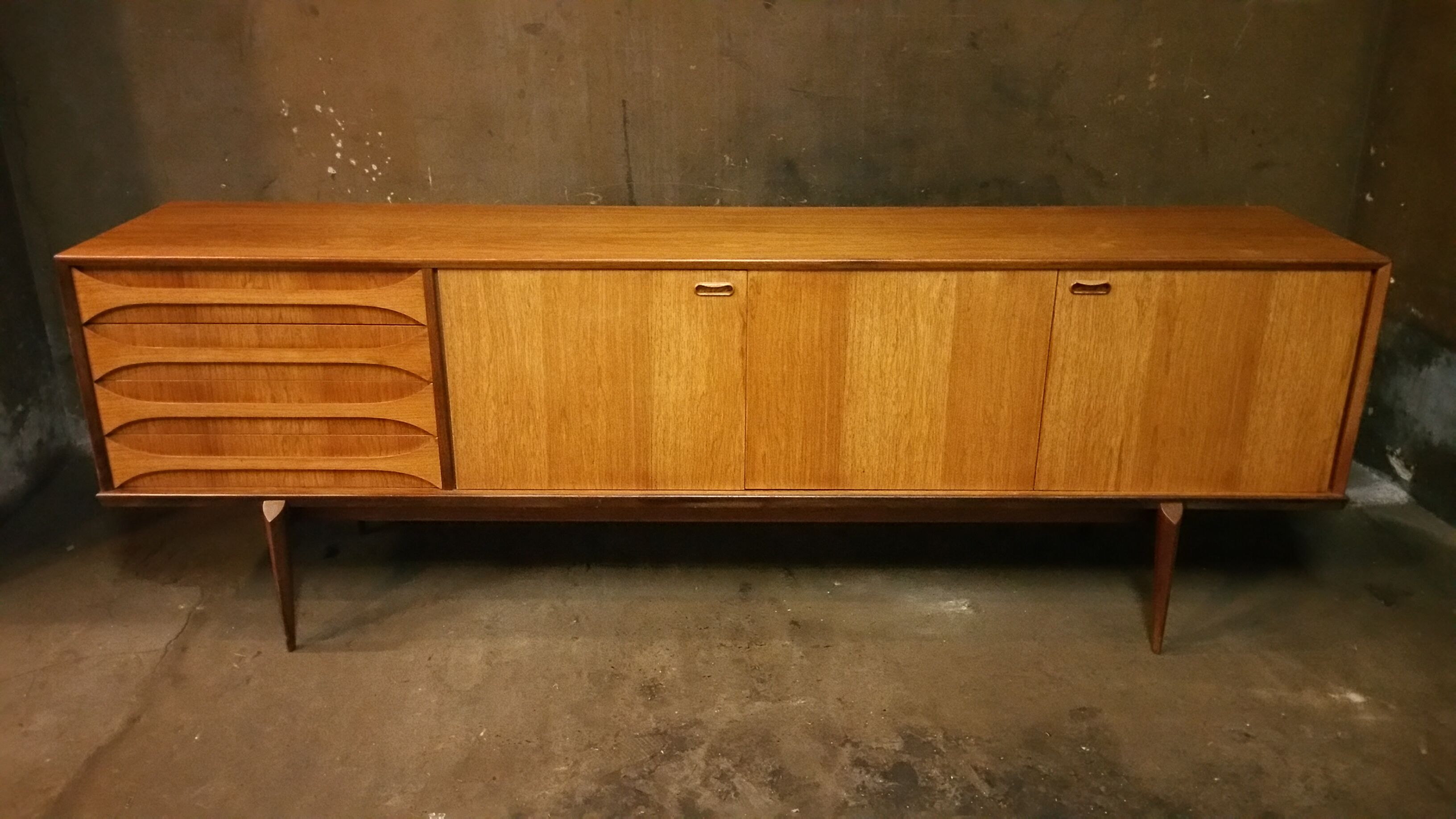 Row V - Form Oswald John Paola sideboard 50 60 Scandinavian years