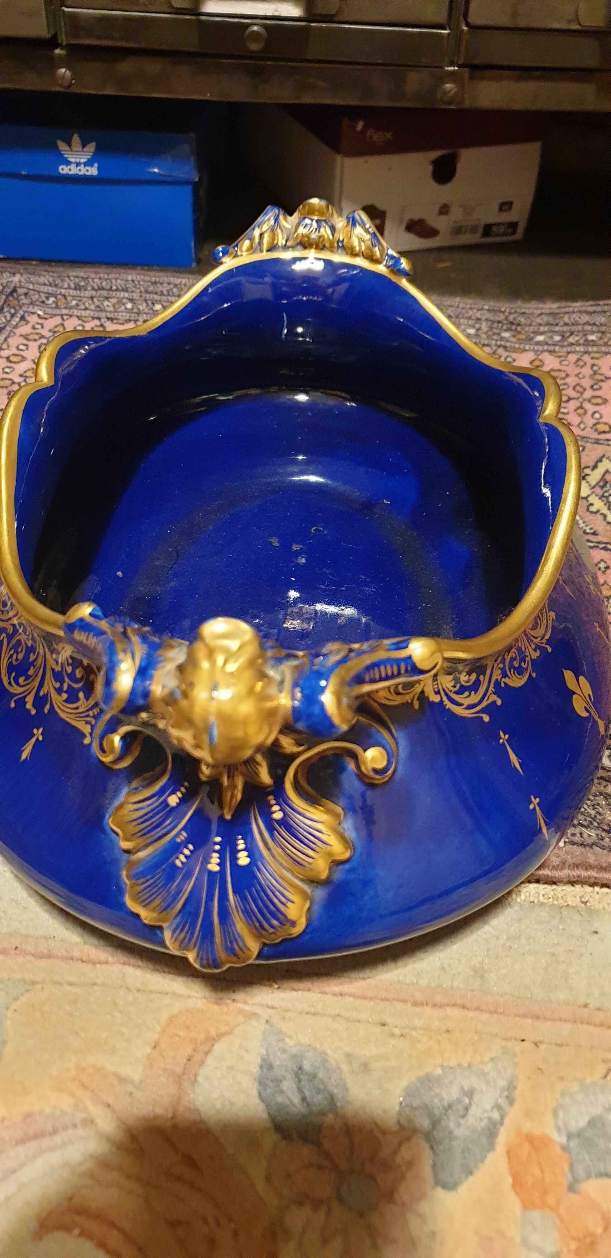 Gardener in blue porcelain of Tours, signed Herbinière.  Nineteenth century.