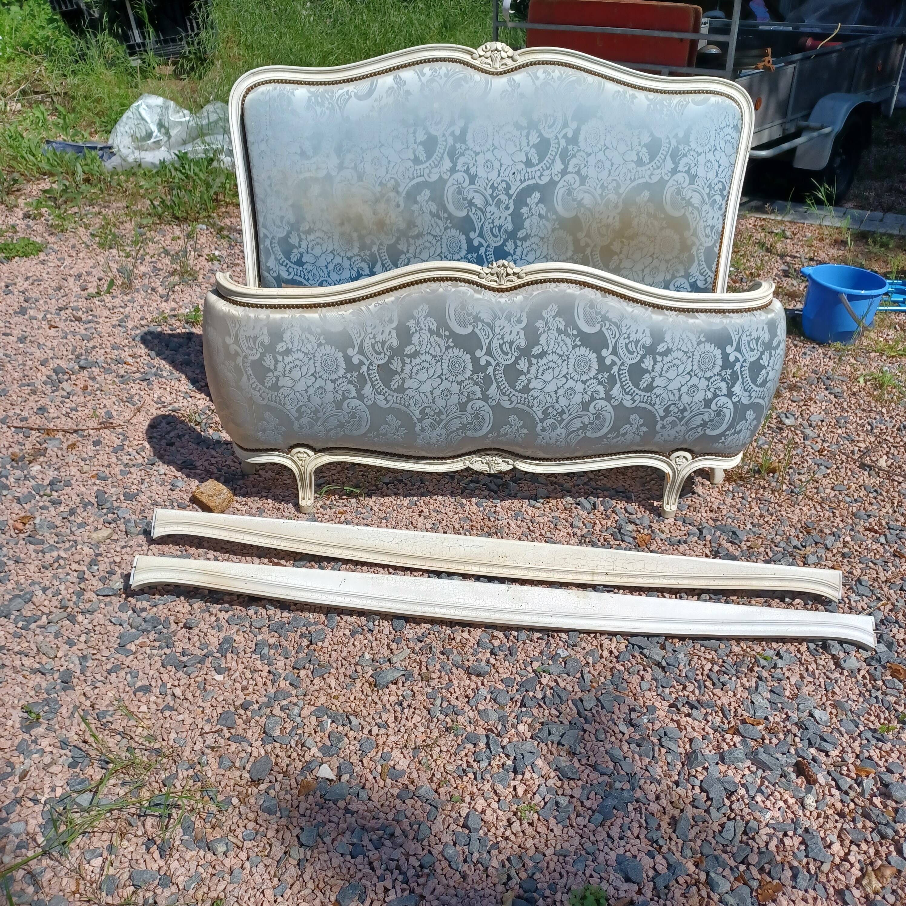 Lit basket