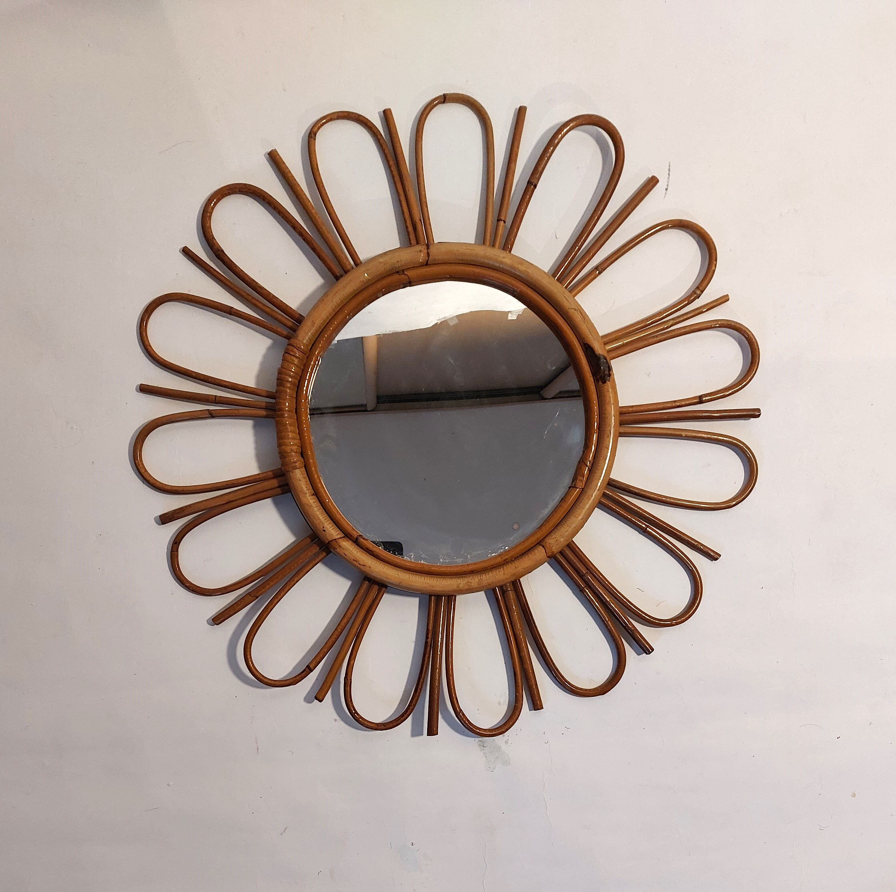 Rattan mirror daisy