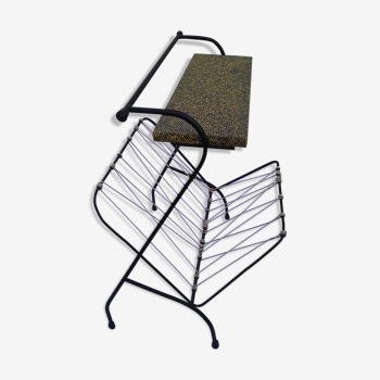 Magazine rack, in wired metal