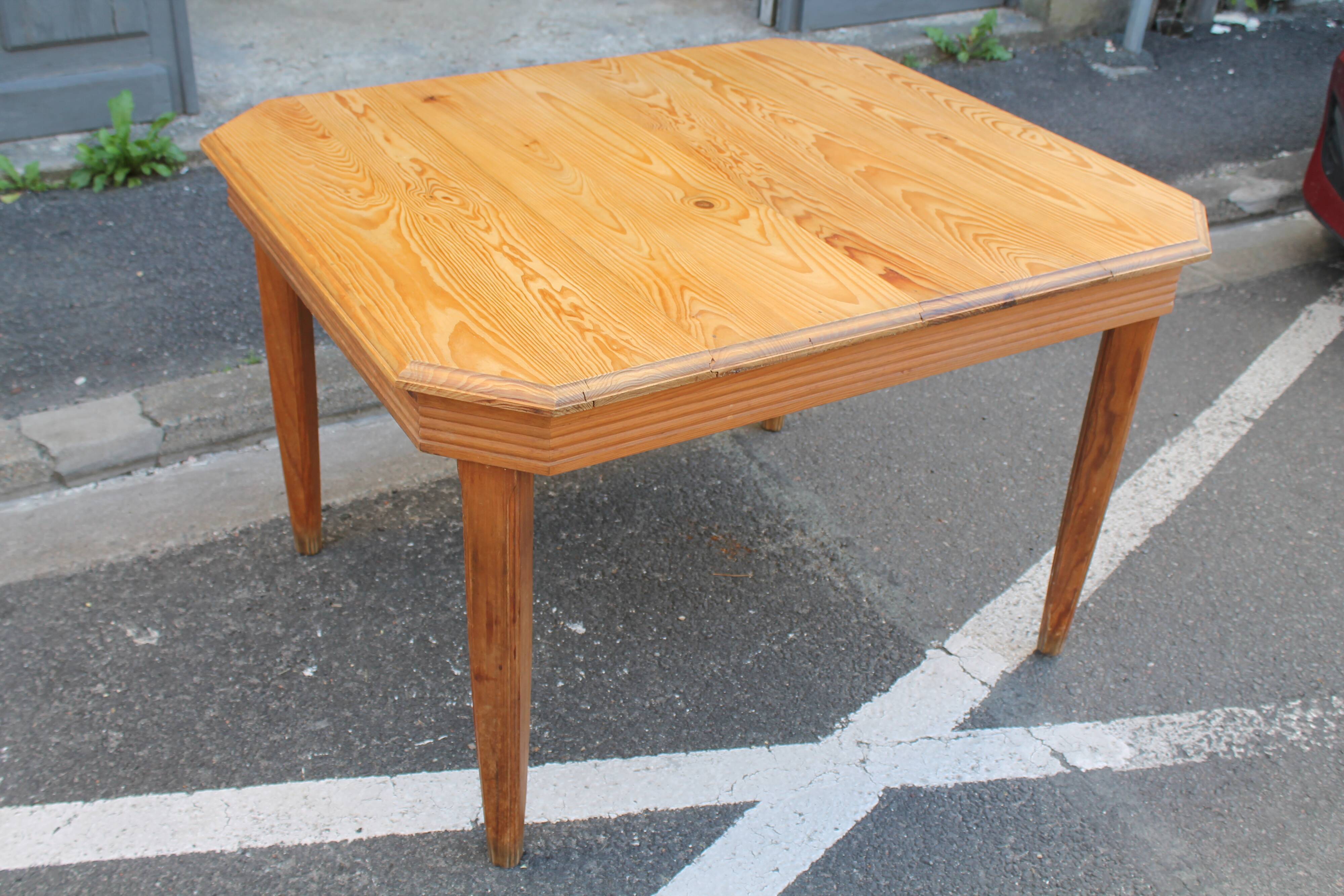 Solid pine stretch table