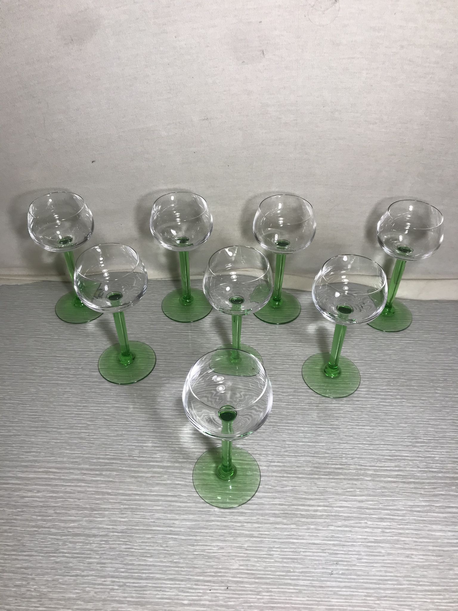 Series of 8 wine glasses