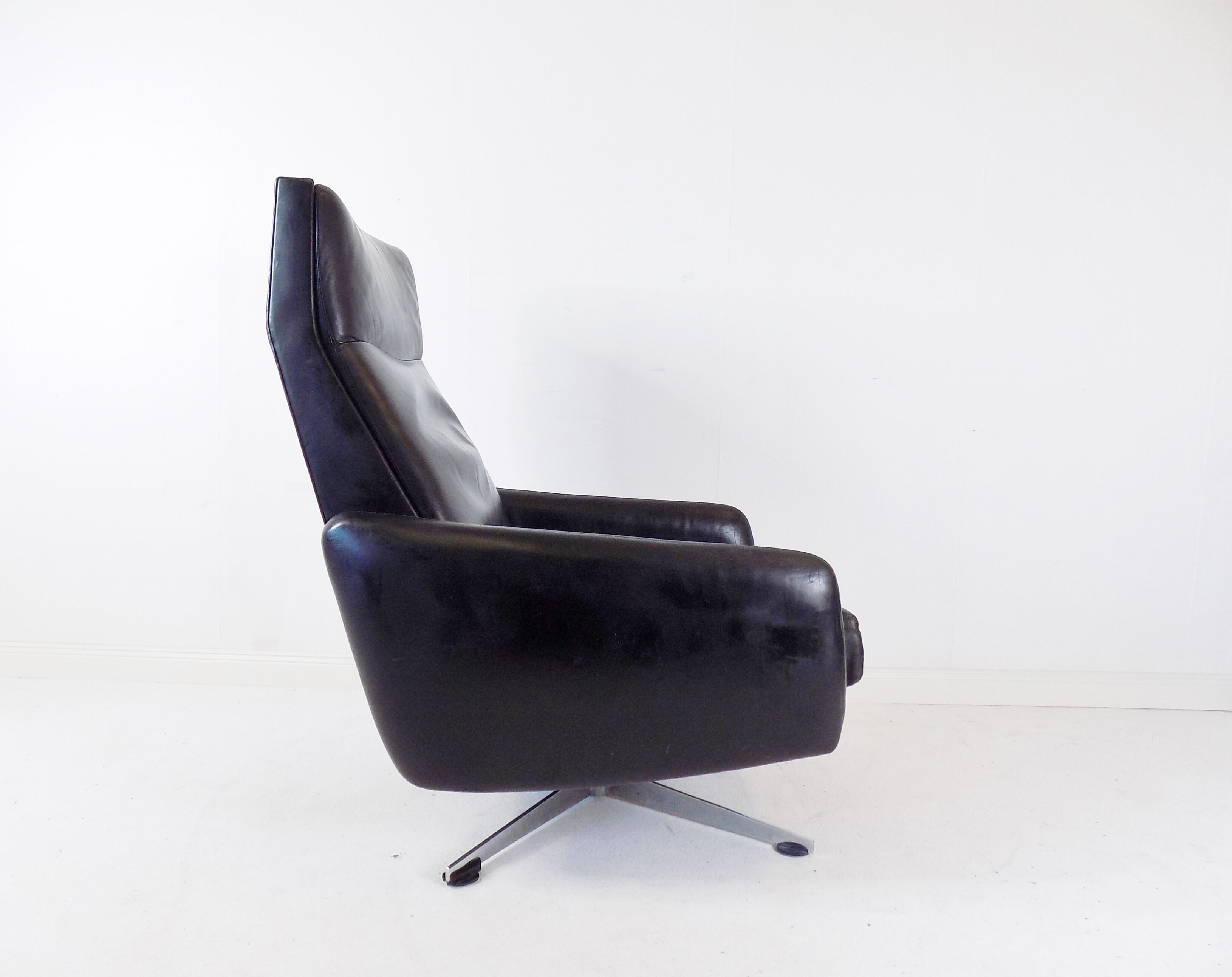 Leather armchair 60s black