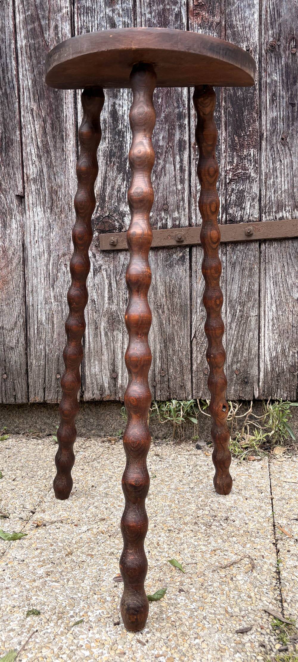 Elegant vintage demi-lune side table in turned wood, vintage, 1950s - 1960s.