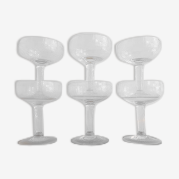 6 champagne glasses in antique glass, blown and engraved