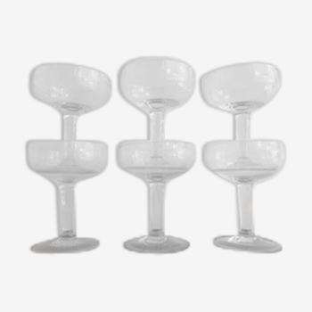 6 coupes à champagne en verre ancien, soufflé et gravé