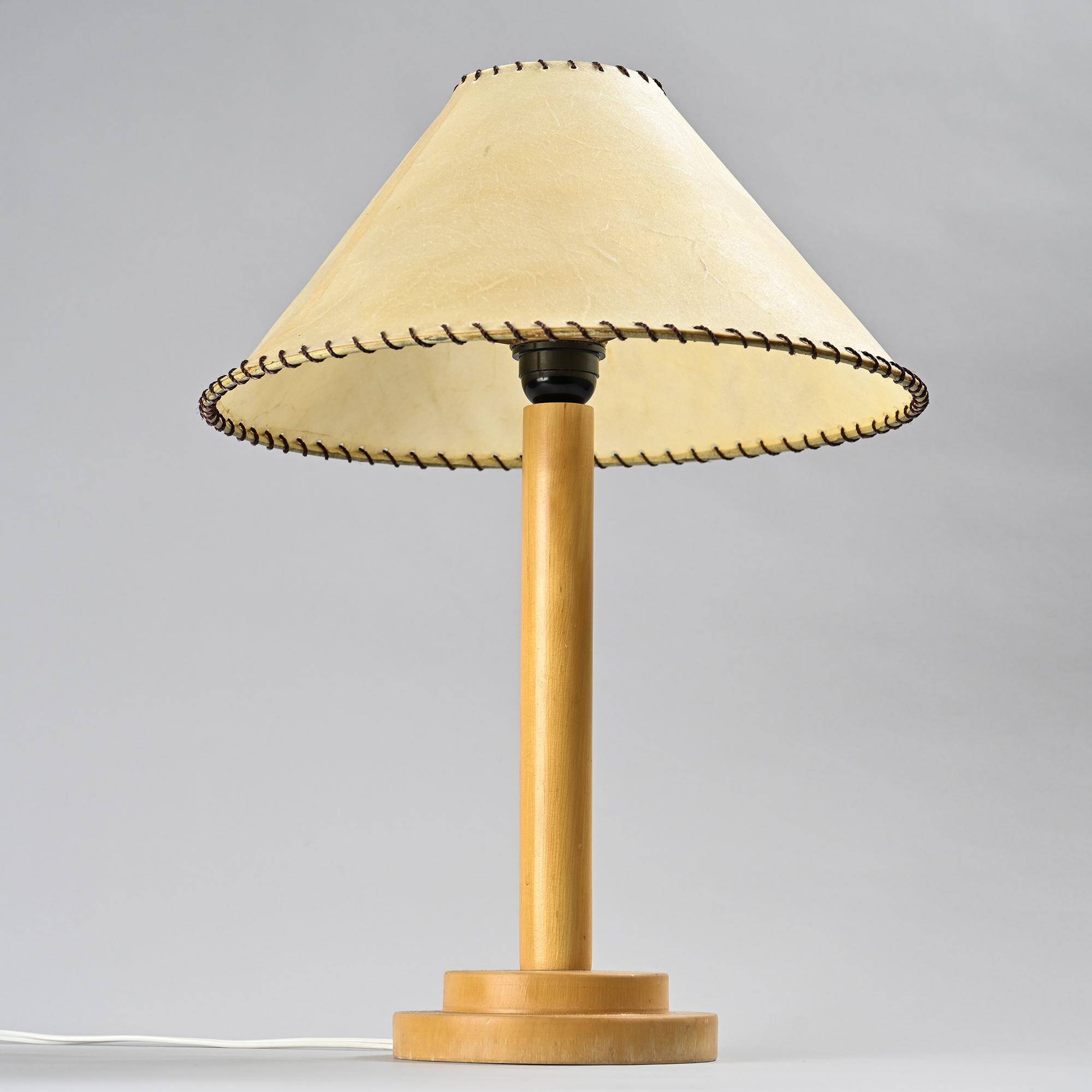 Turned wooden table lamp, French work, 1970s.