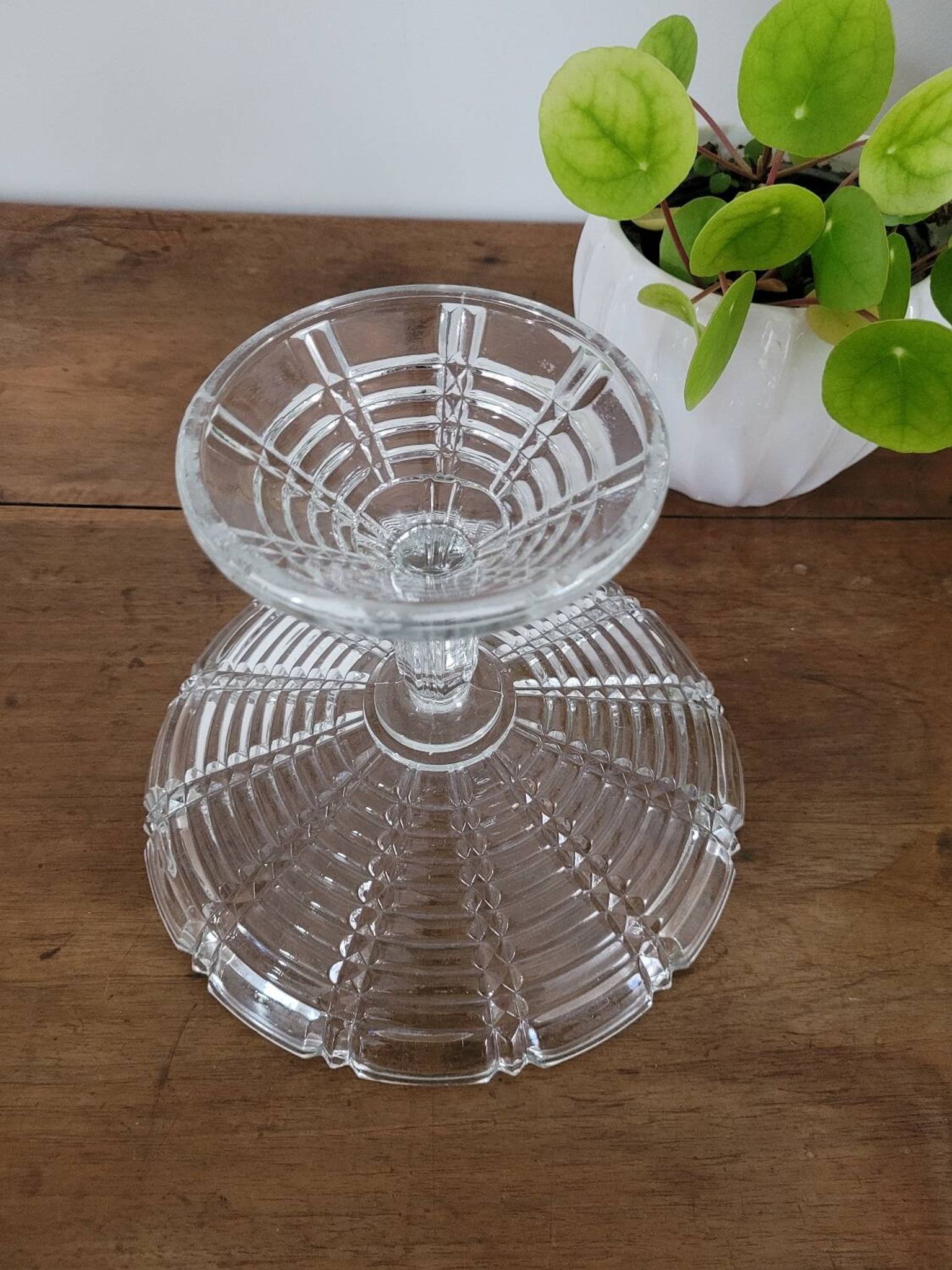 Stemmed glass bowl