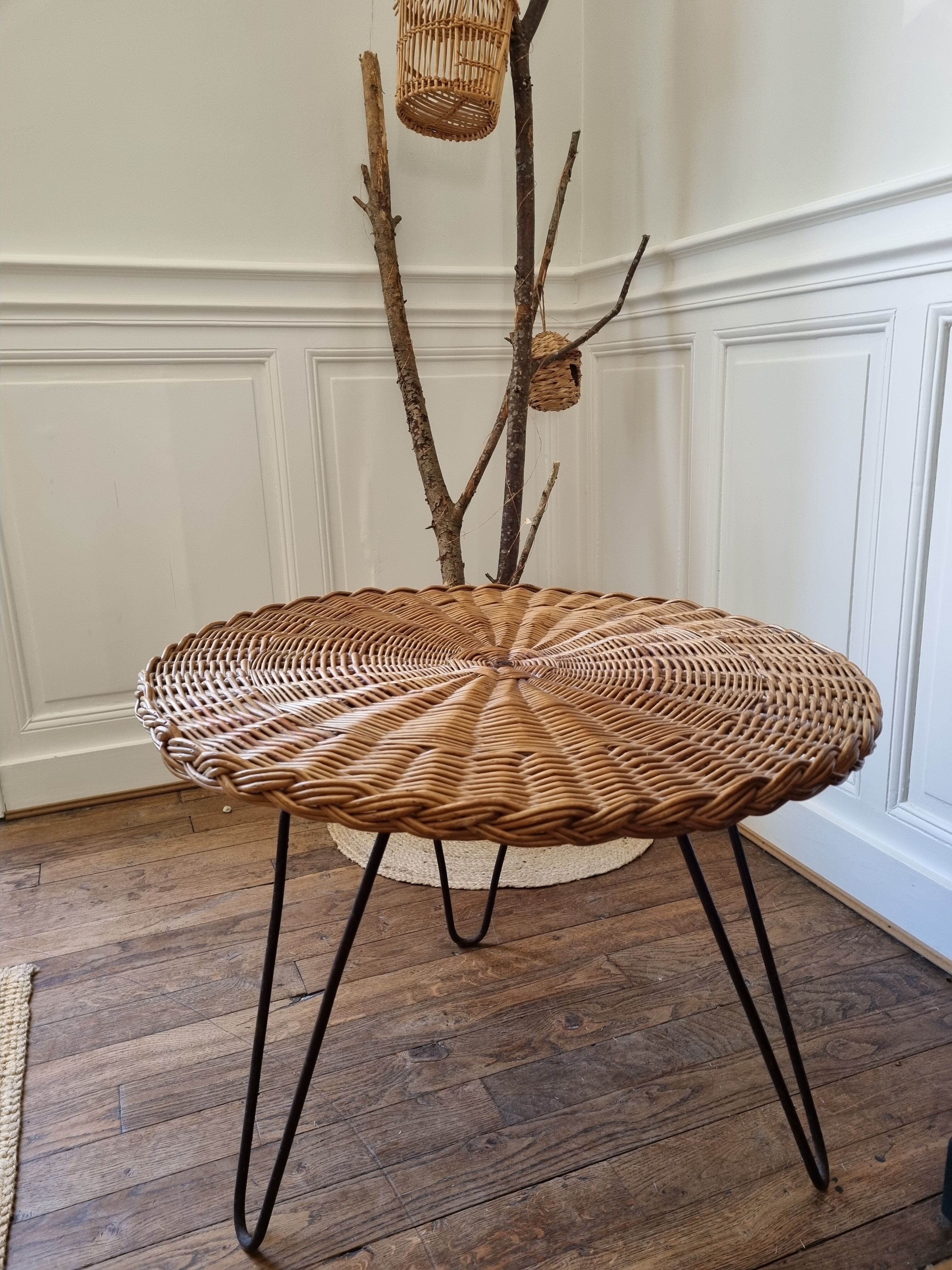 Vintage rattan table iron legs