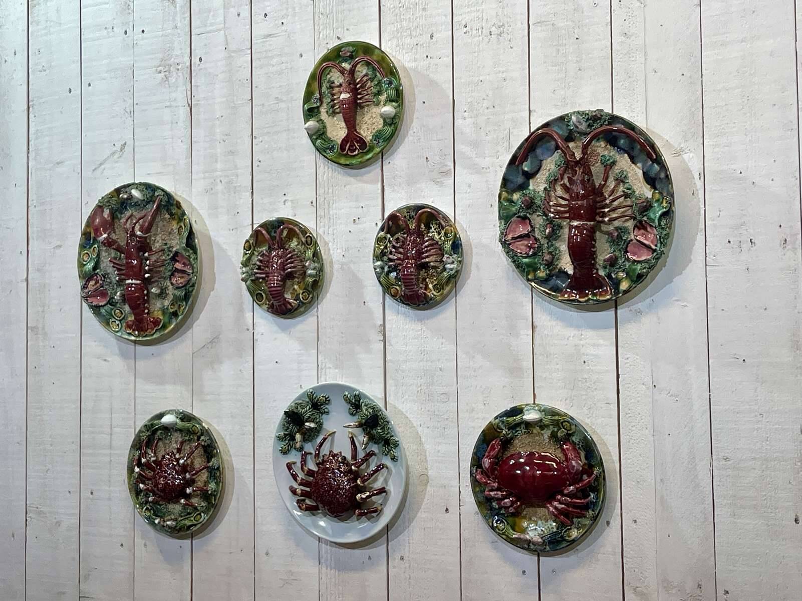 Set of 8 majolica-barbotine dishes and plates