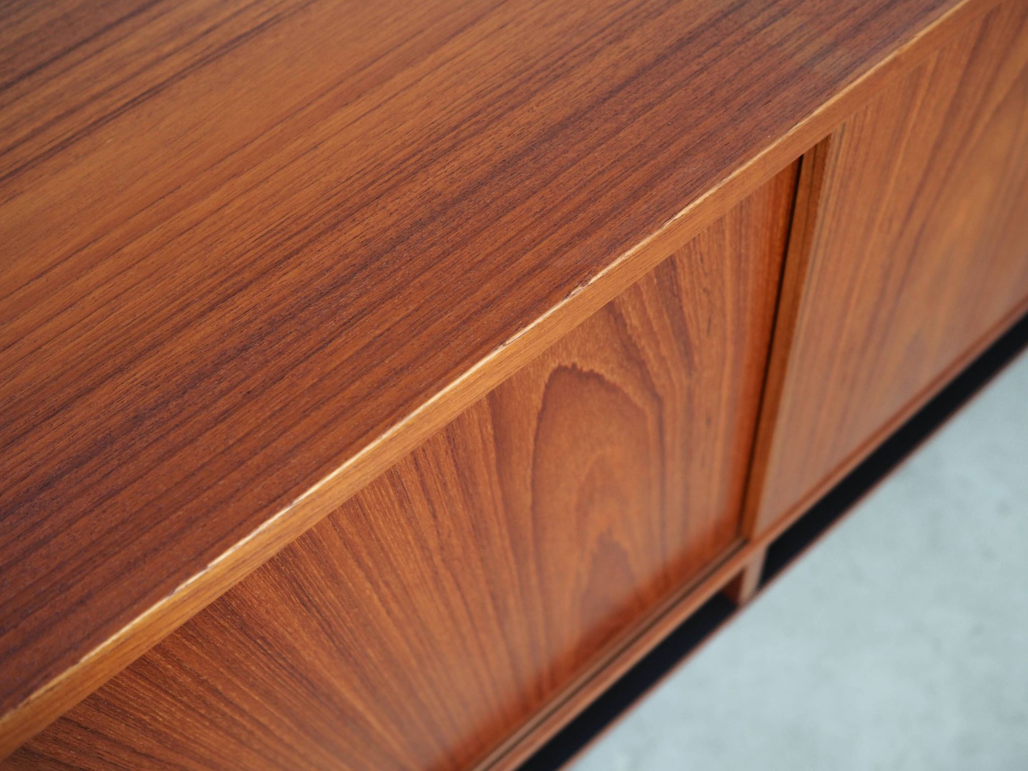 Buffet en teck, design danois, années 1970, production : Danemark