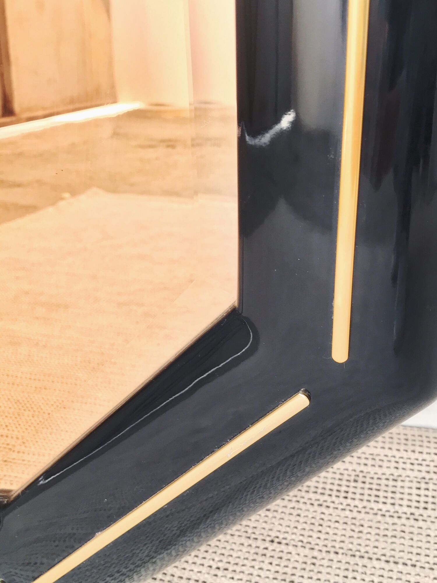 Octagonal mirror in lacquered black wood and brass - mirror smoked glass pink gold