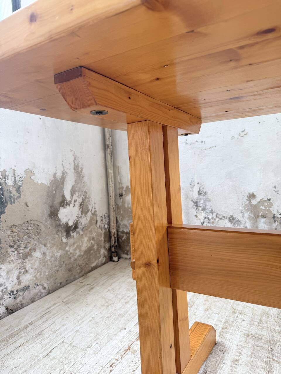 Perriand mountain furniture table 1970