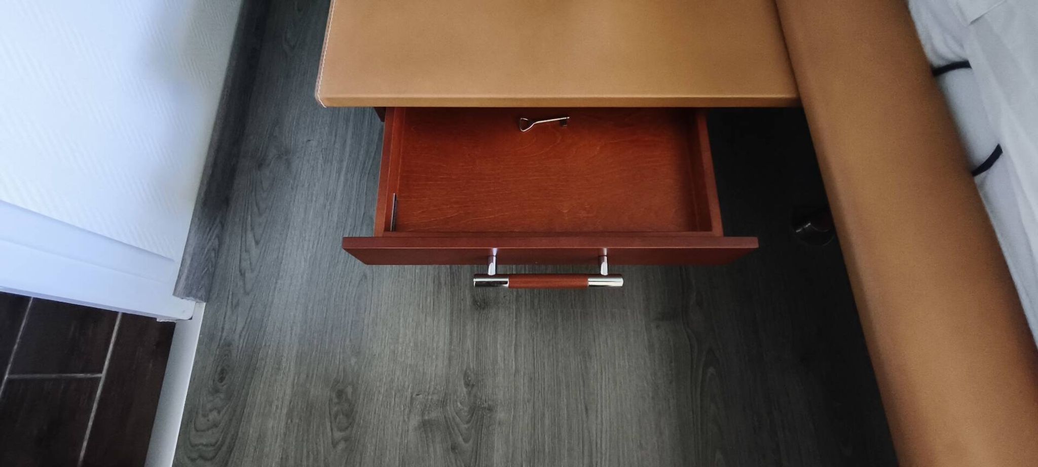 Lit Vanity Roche Bobois ( designer Luigi Gorgoni) en cuir