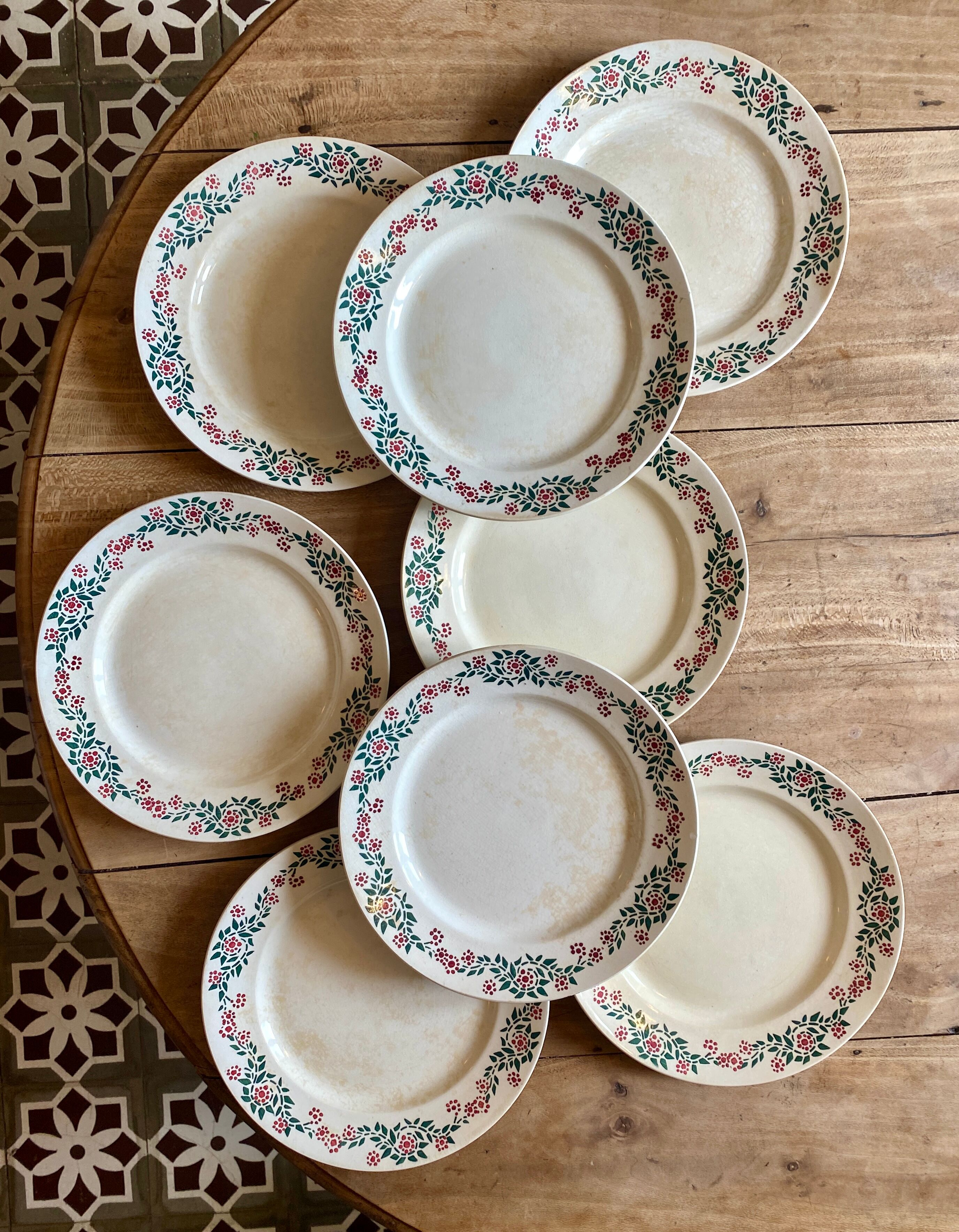 Set of 8 flat plates vintage model Cécile de HBCM