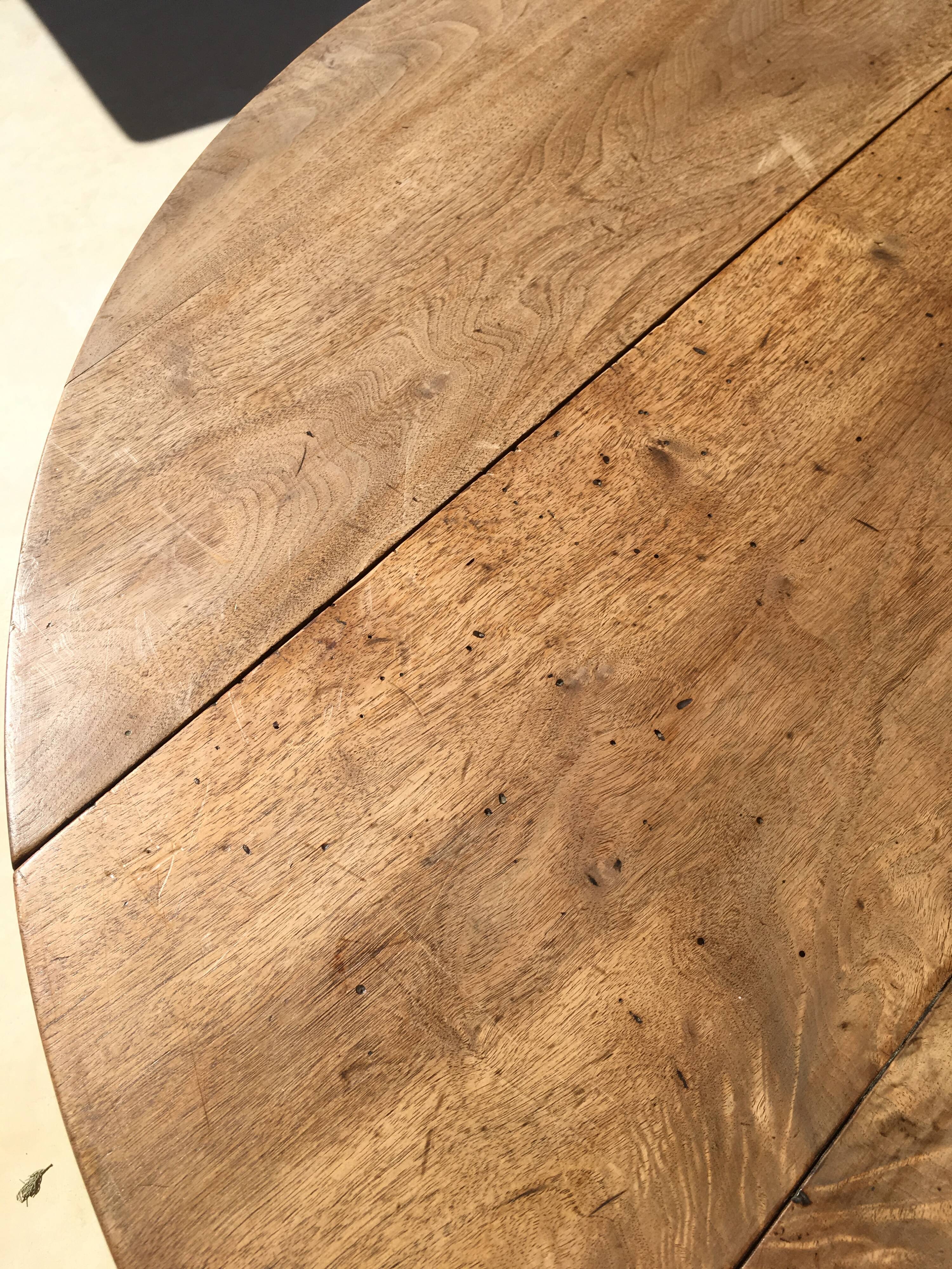 Former Round Table Louis Philippe Poirier solid wood and 2 extensions