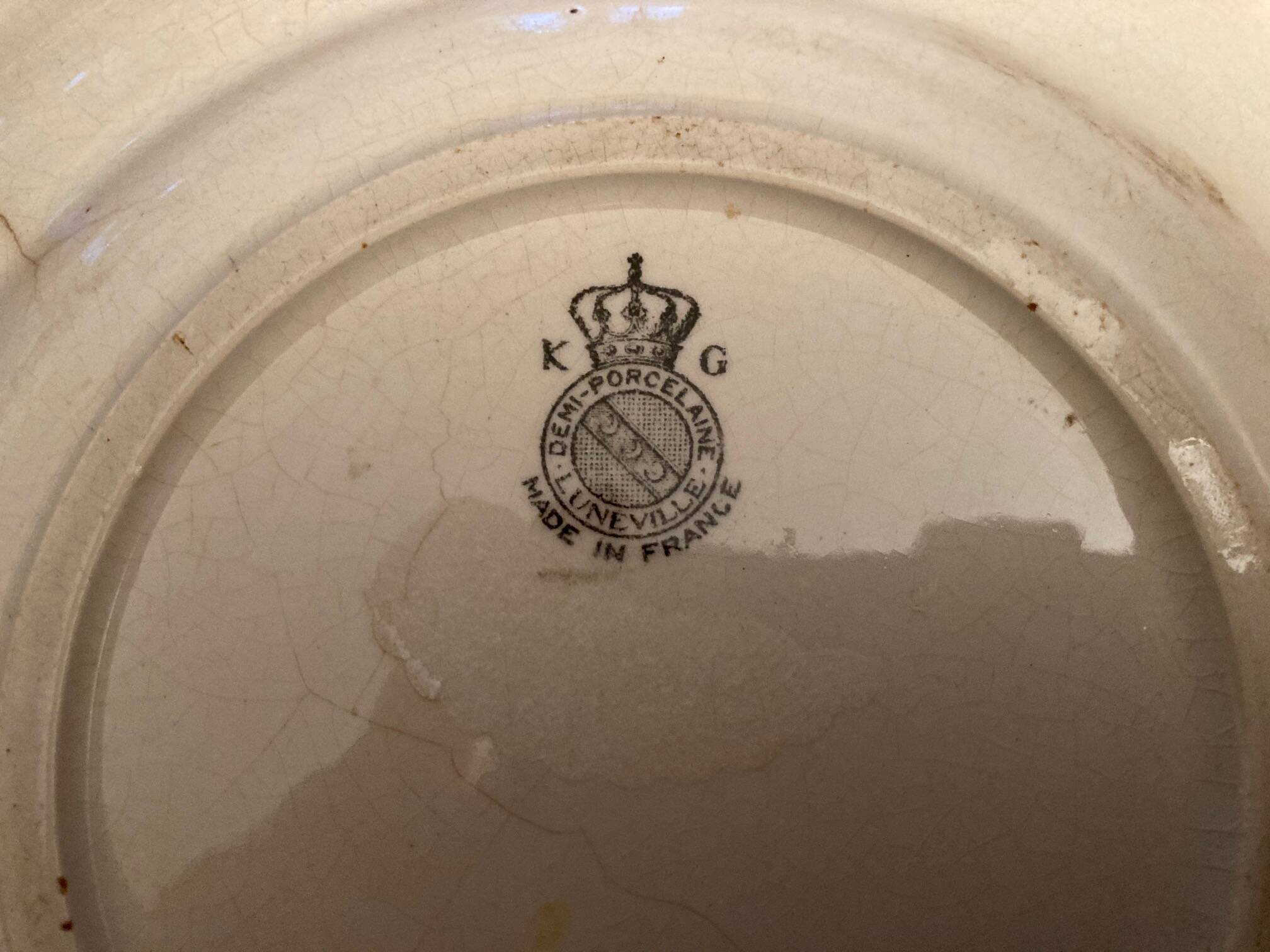 Set of 2 decorative floral plates