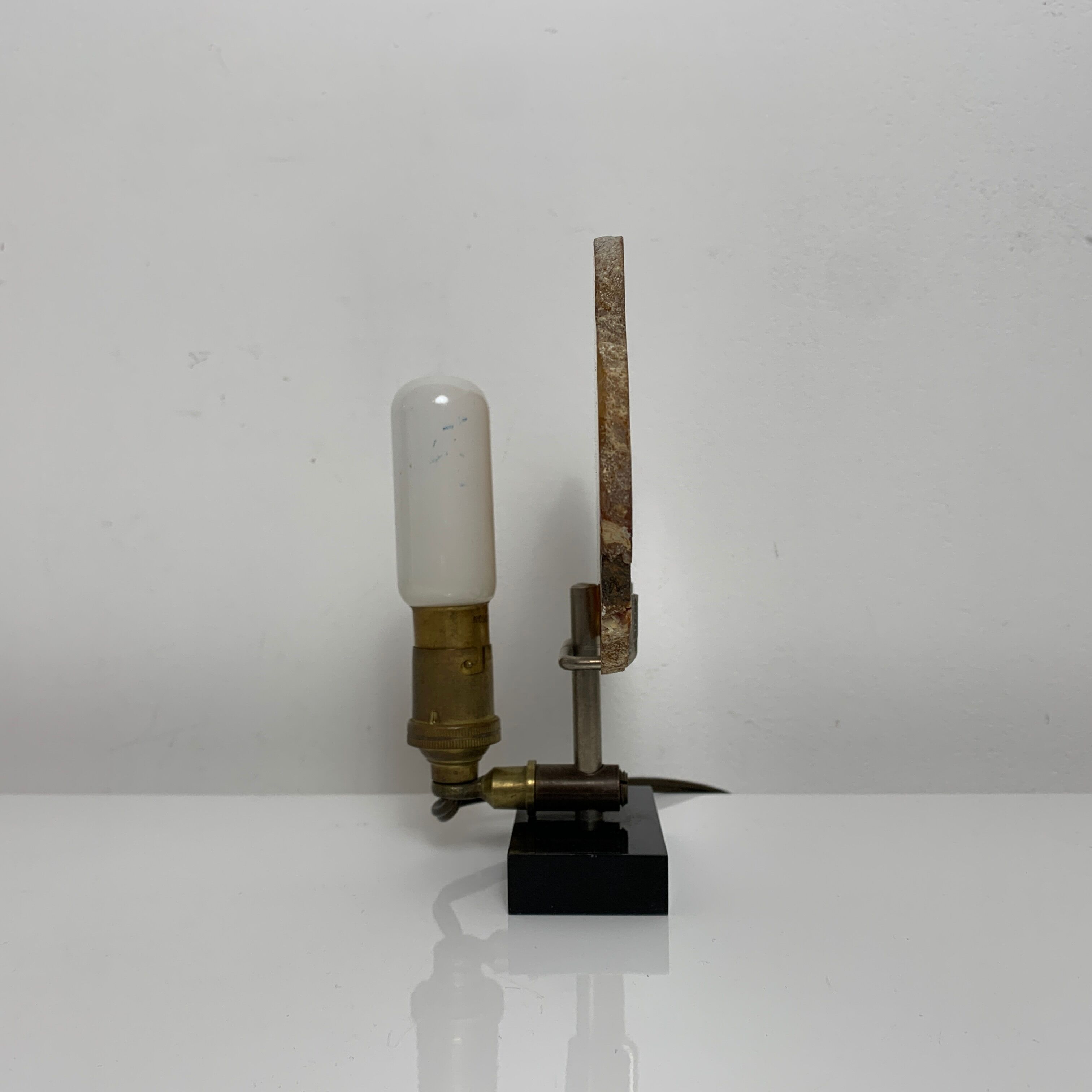 Vintage night light lamp with its agate slice diffuser