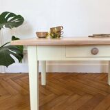 Table basse jaune en bois massif