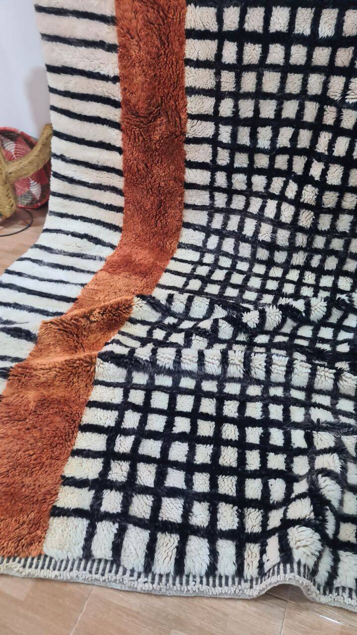 High quality Mrirt Moroccan rug with geometric design