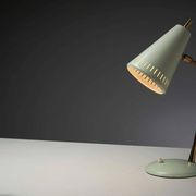 Adjustable table lamp in patinated brass and green metal