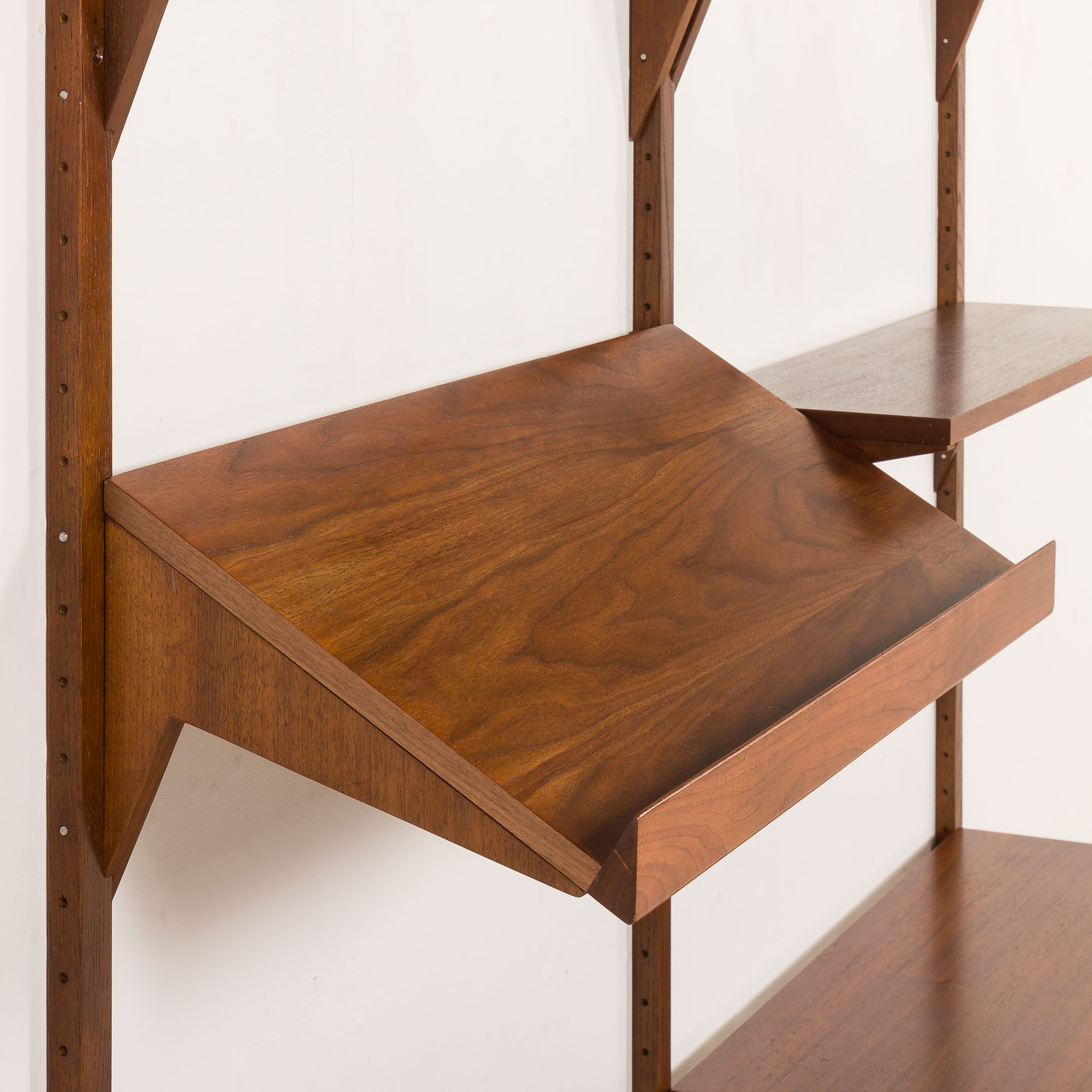 Danish mid-century walnut shelving unit in the style of Poul Cadovius, 1960s