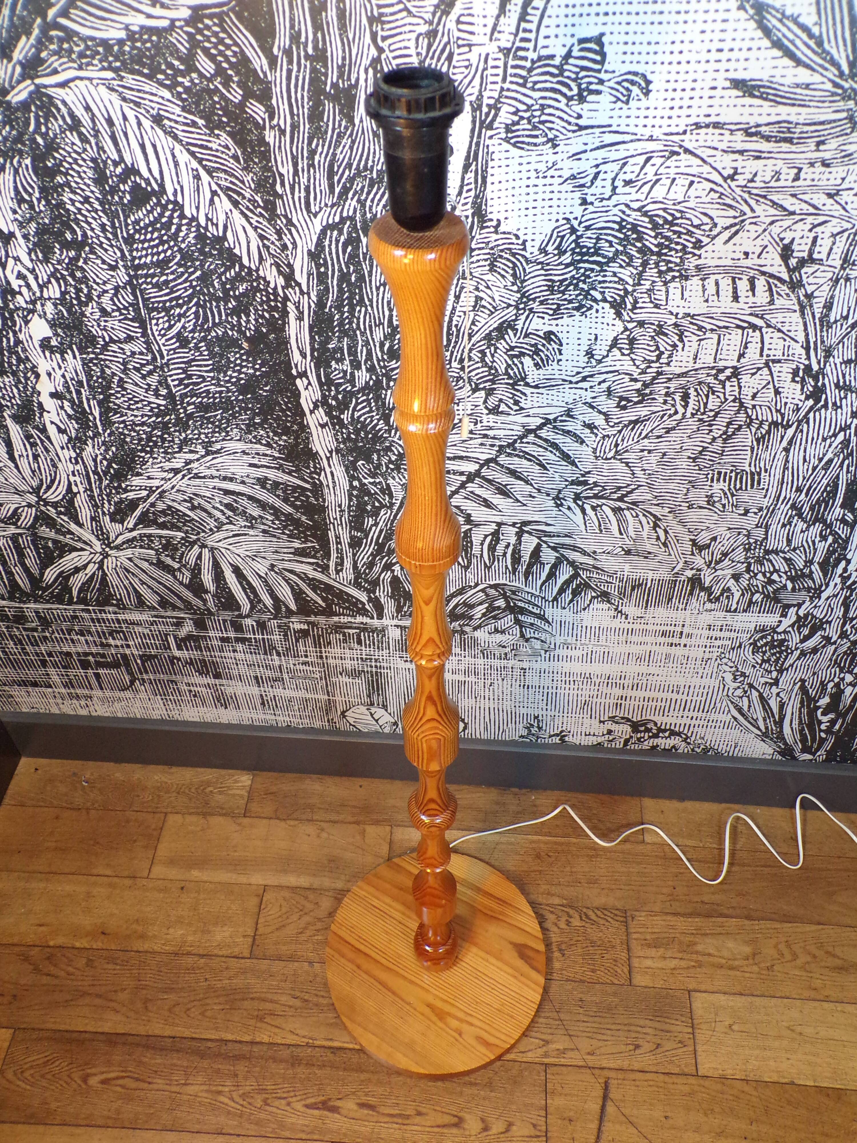 Maison Arlus floor lamp in pine