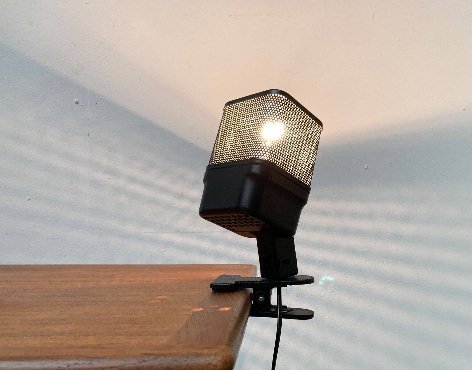 Postmodern mesh table lamp, 1980s