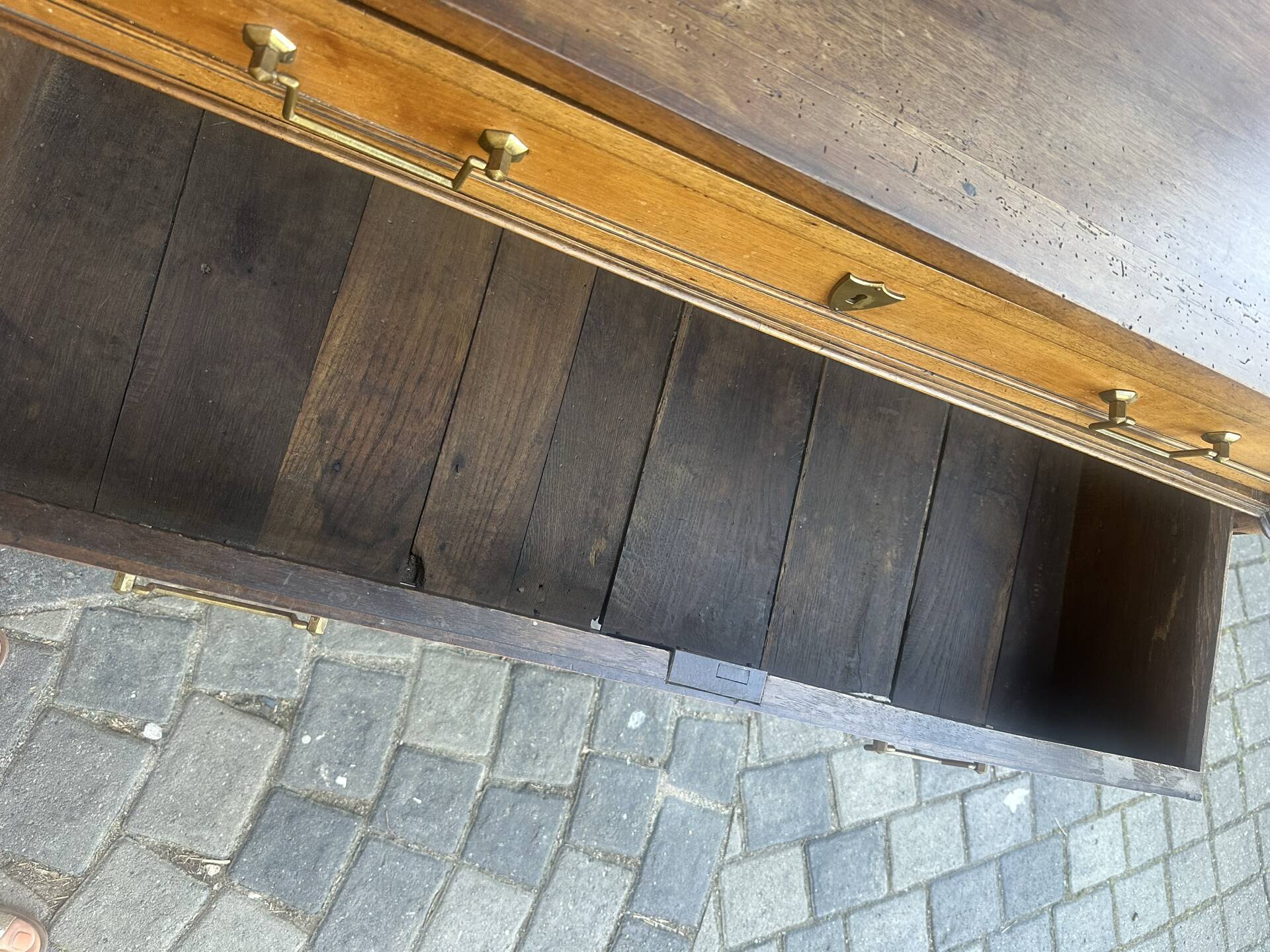 Antique chest of drawers with 3 drawers in Louis XVI style