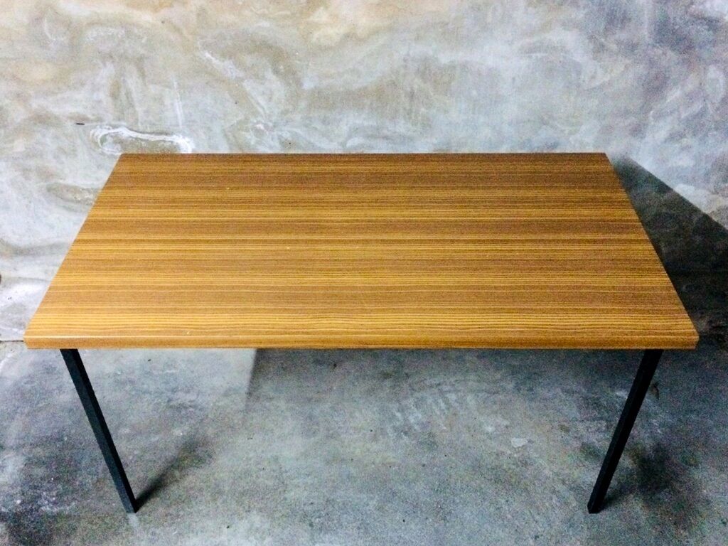 High table par Pierre Guariche for Meurop 60