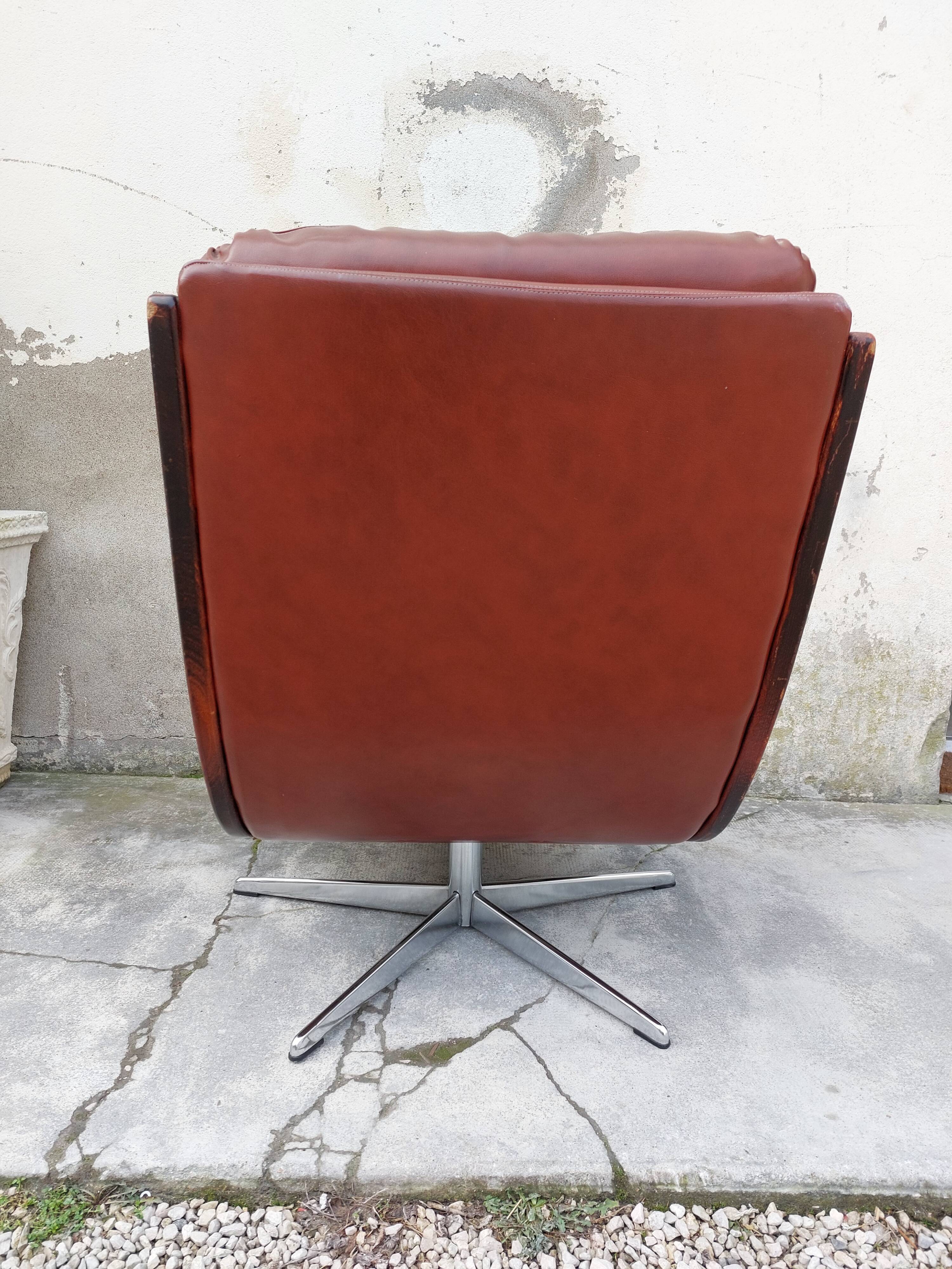 Rotating armchair in vintage skaî 1970