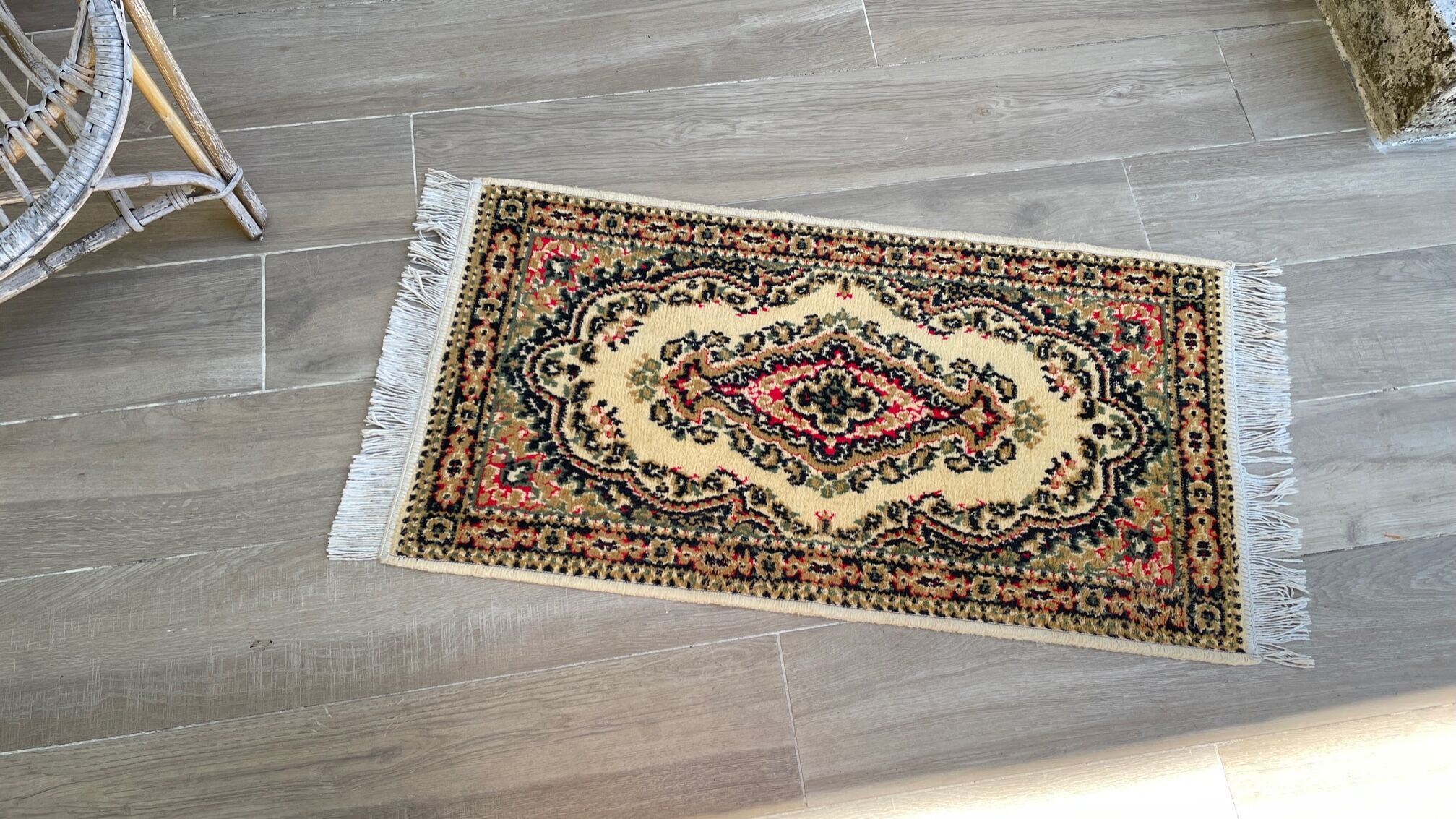 Beige mechanical carpet 80s