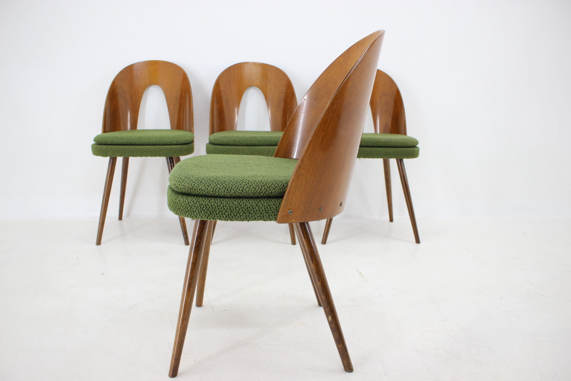 4 chaises d'Antonin Suman, Tchécoslovaquie, 1960
