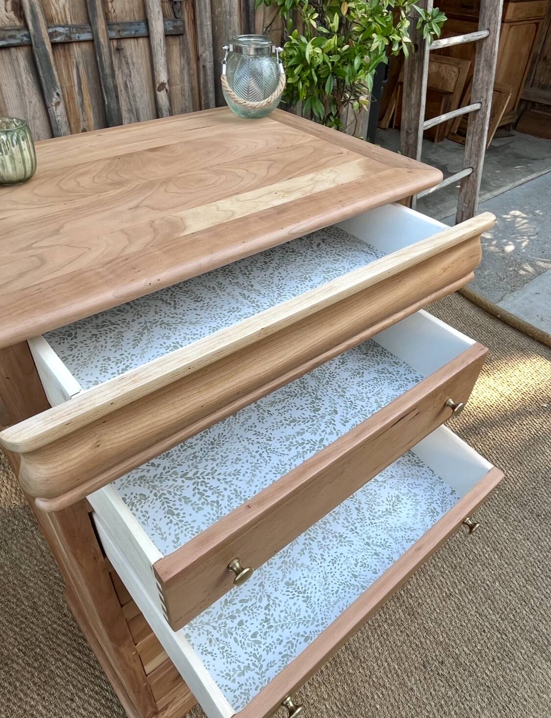 Solid wood chest of drawers