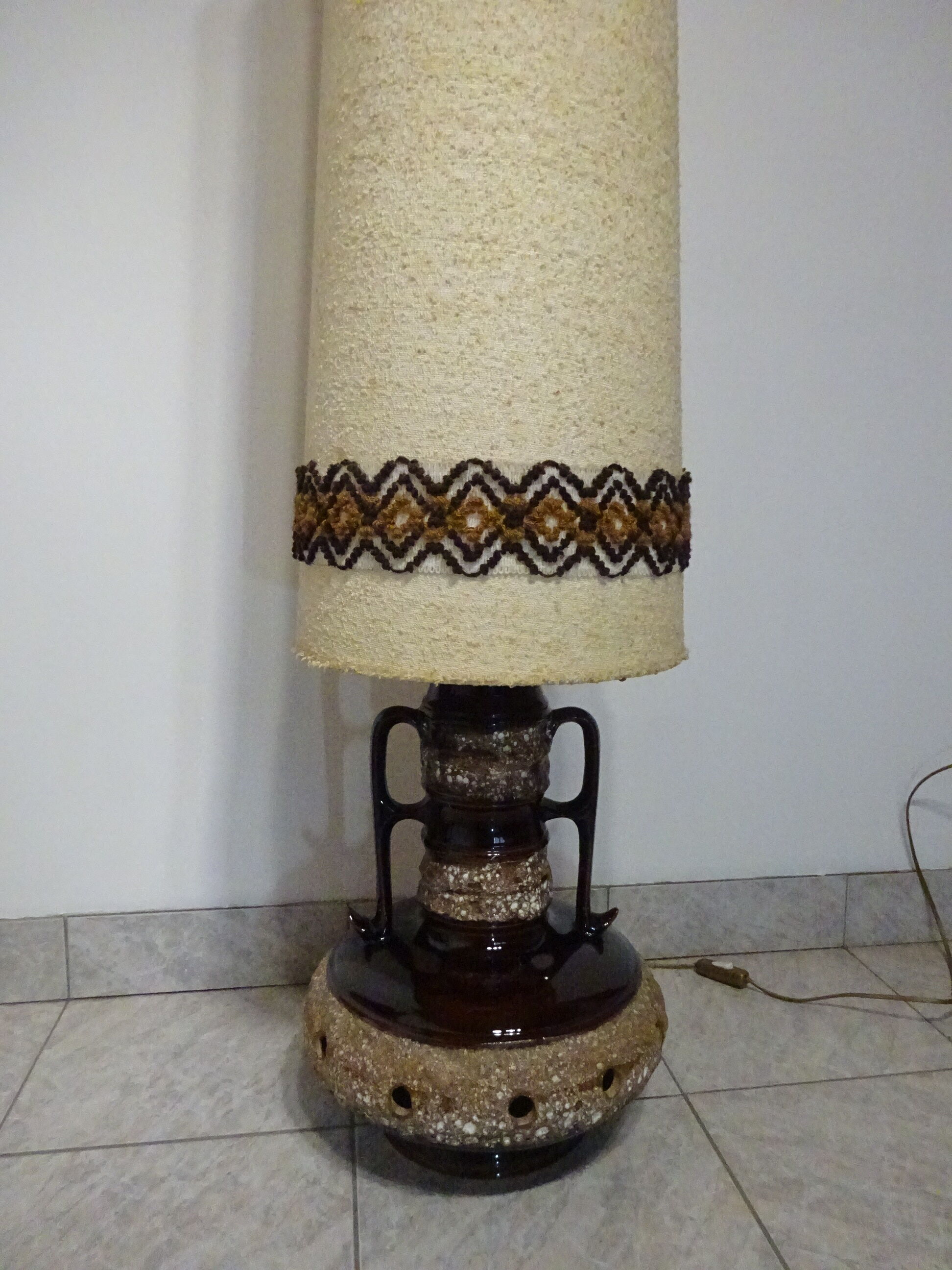 Table lamp, fat lava