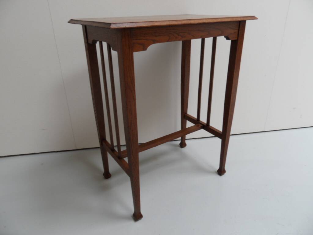 Table d'appoint en chêne ancien