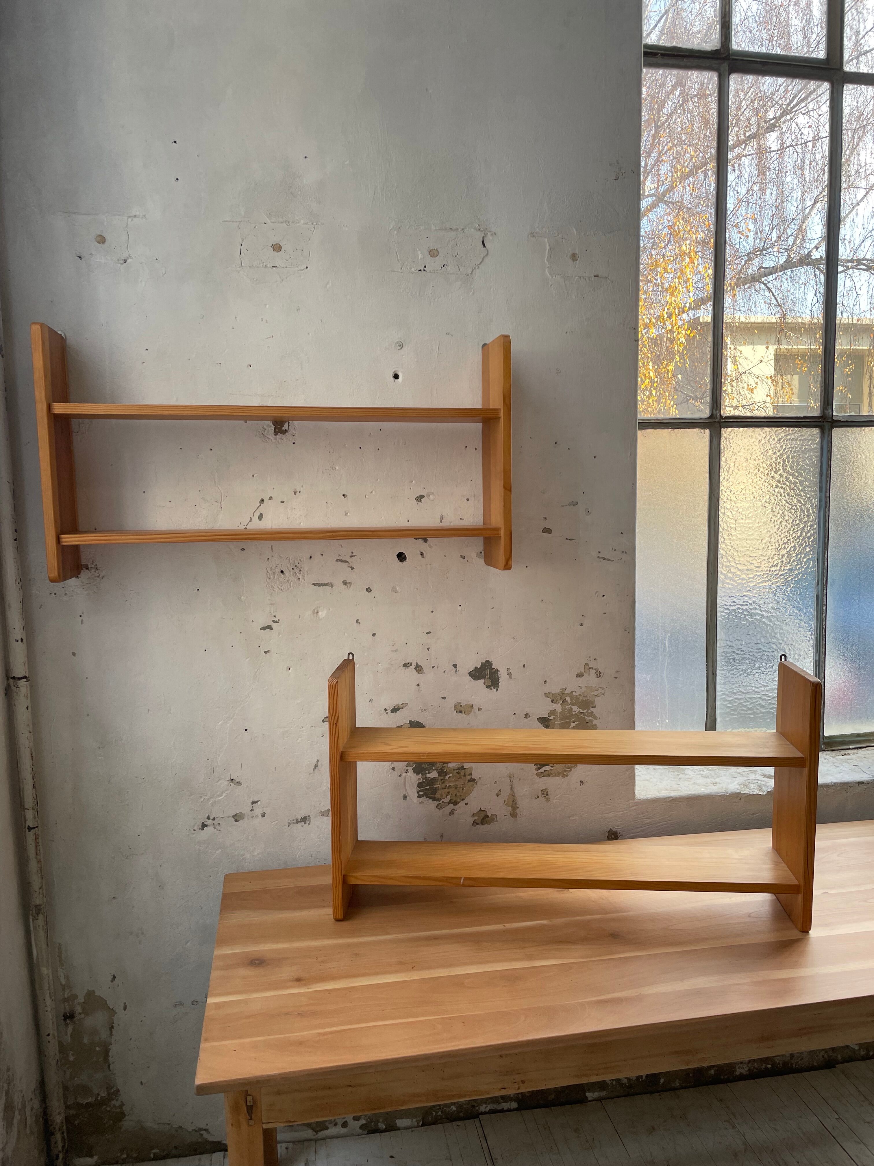 Pine Regain wall shelf