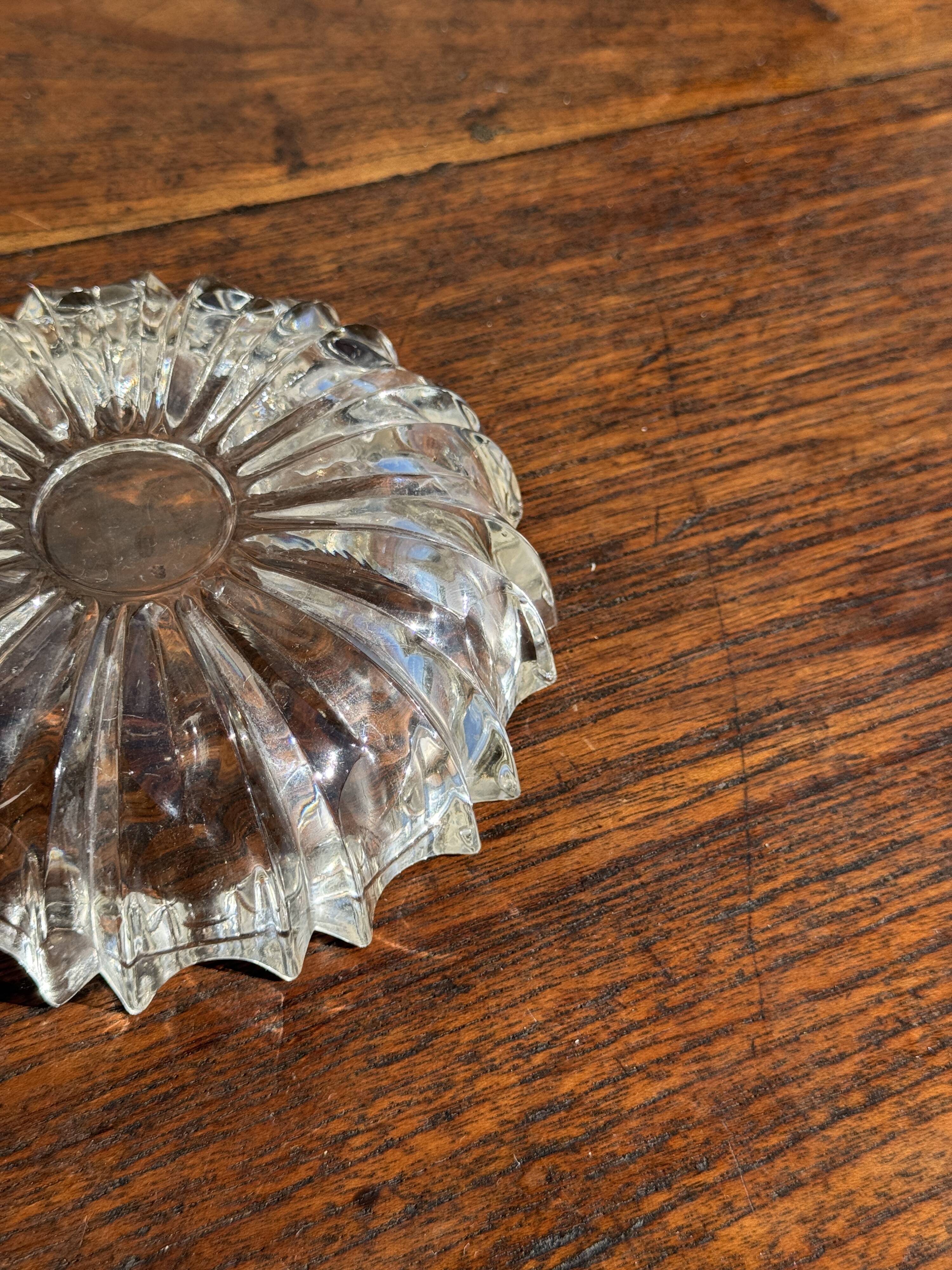 Vintage glass ashtray with scalloped edge D13 H3.5