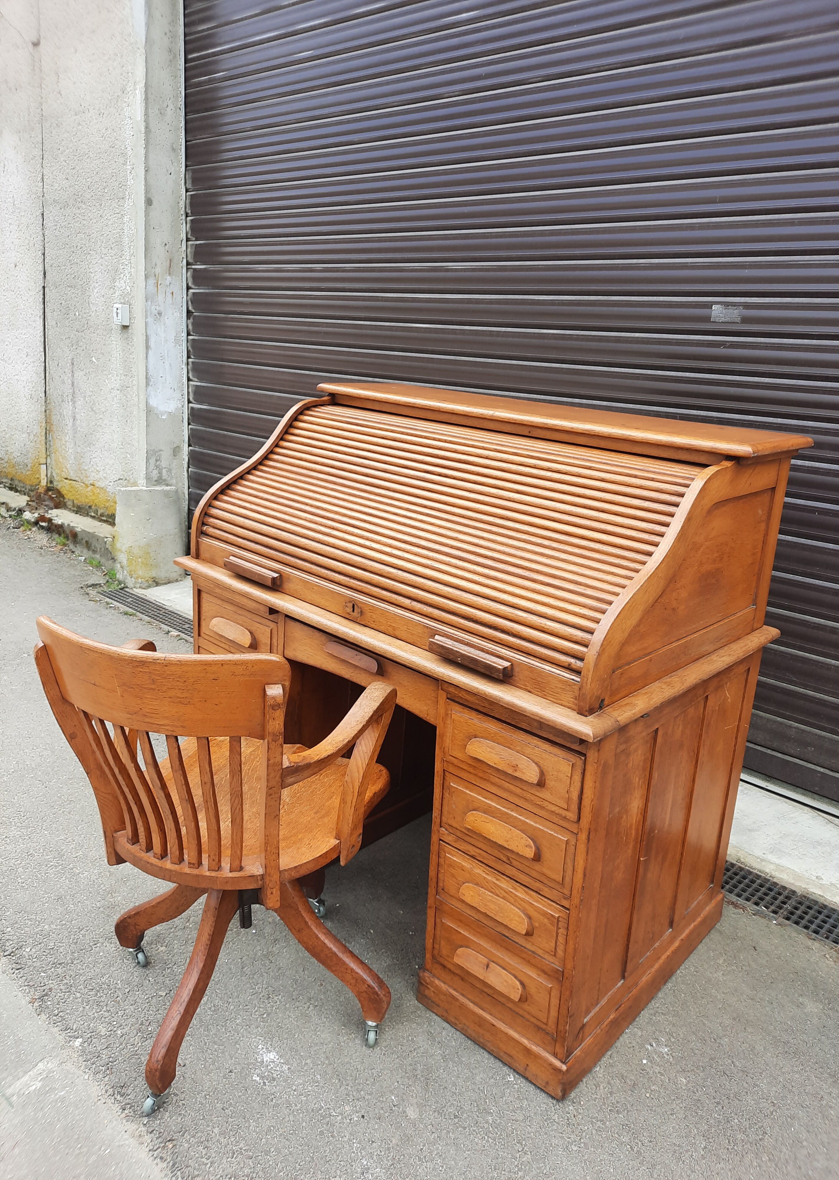 Bureau américain en chêne et son fauteuil