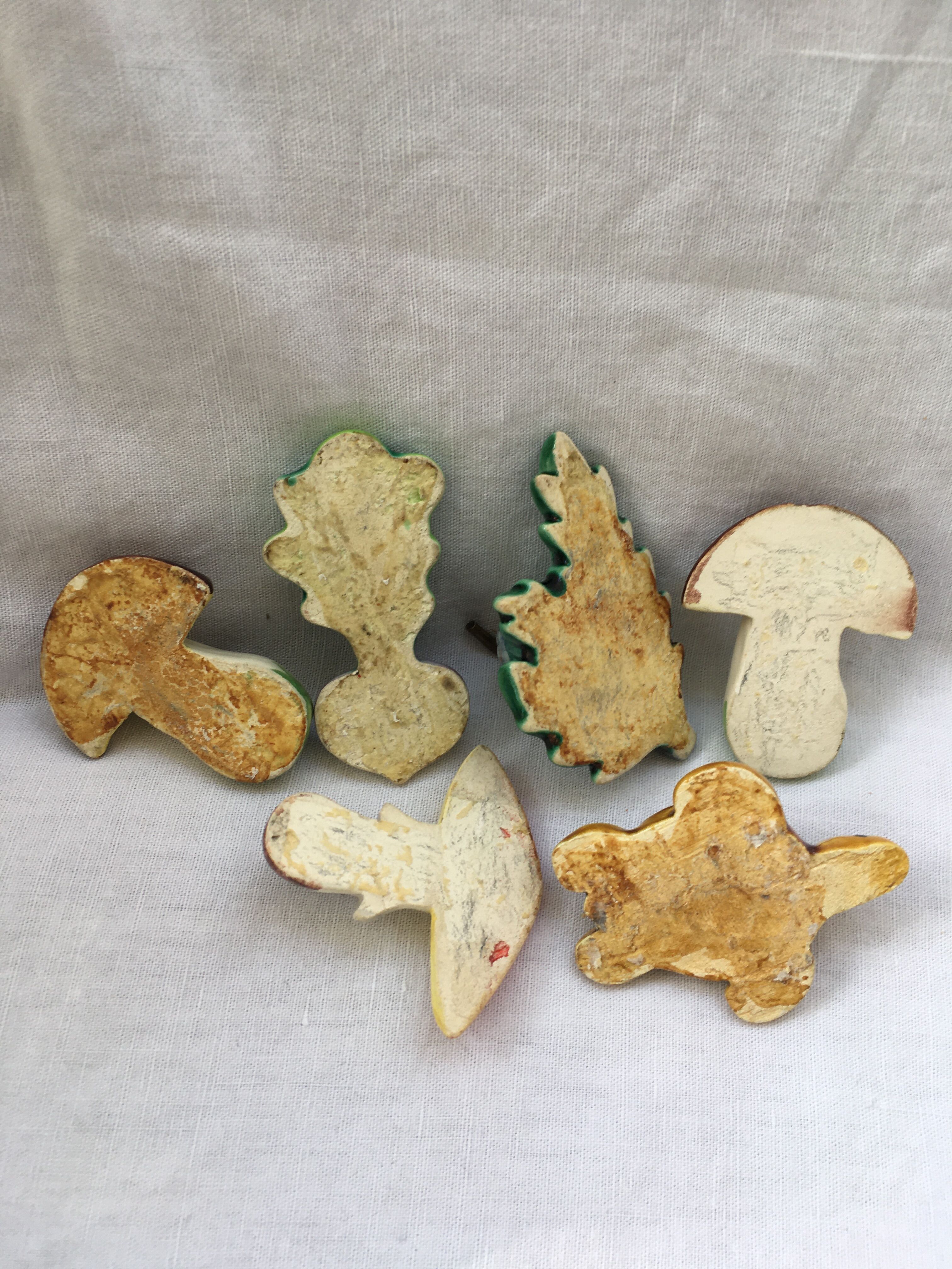 Lot of slurry hooks in the shape of plants and animals