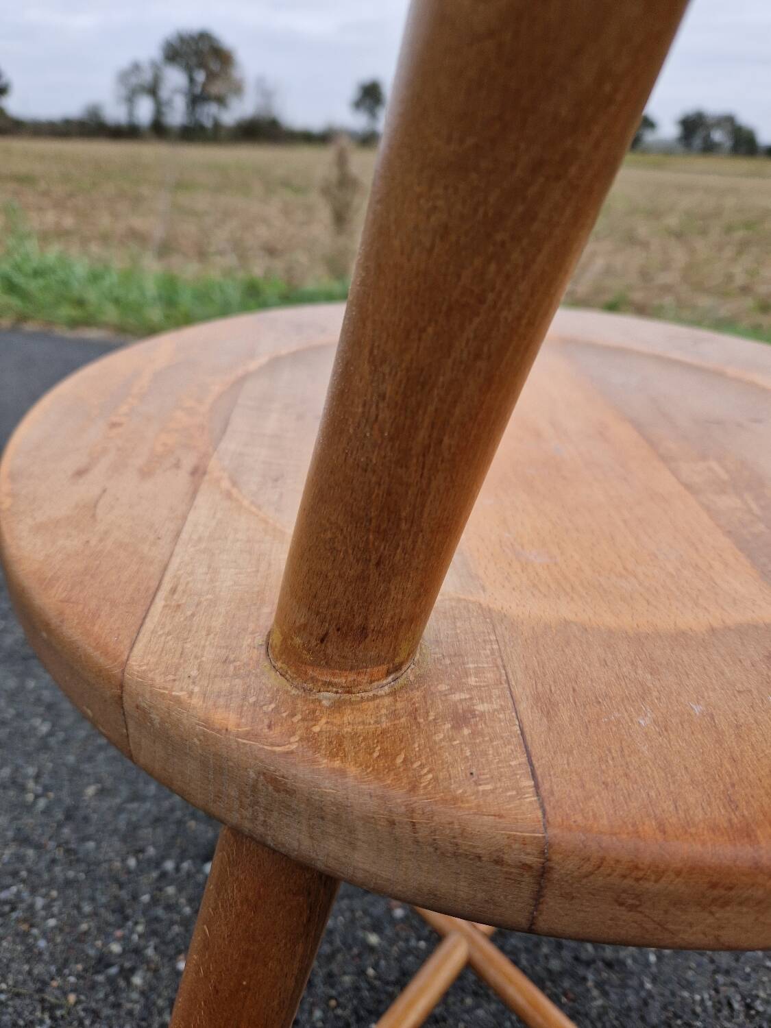 Set of 4 solid organic chairs