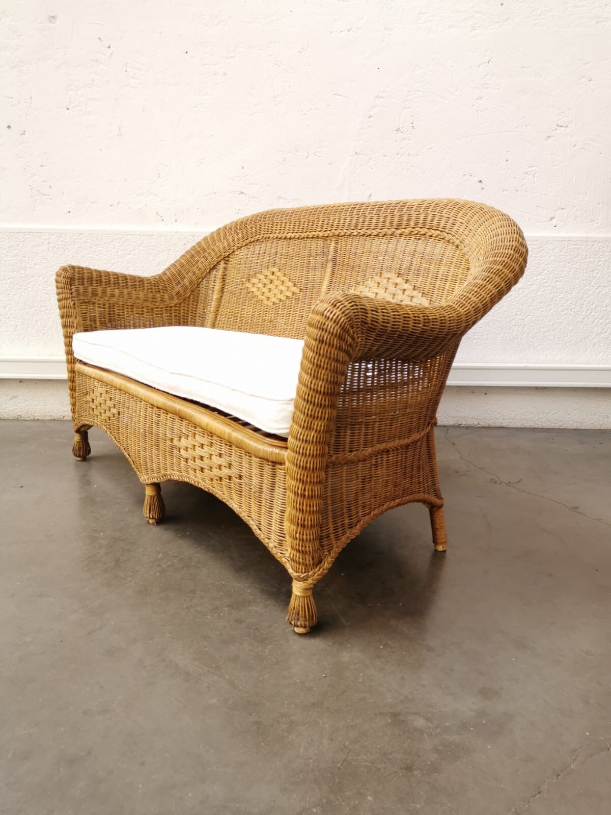 Wicker bench